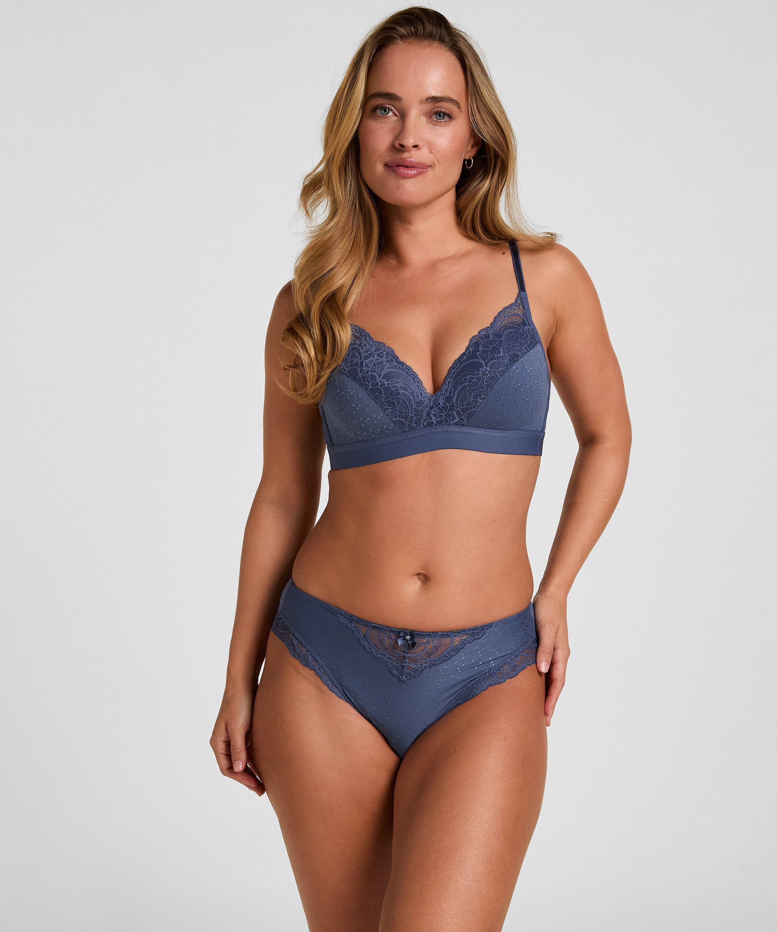 Braguita Sophie, Azul