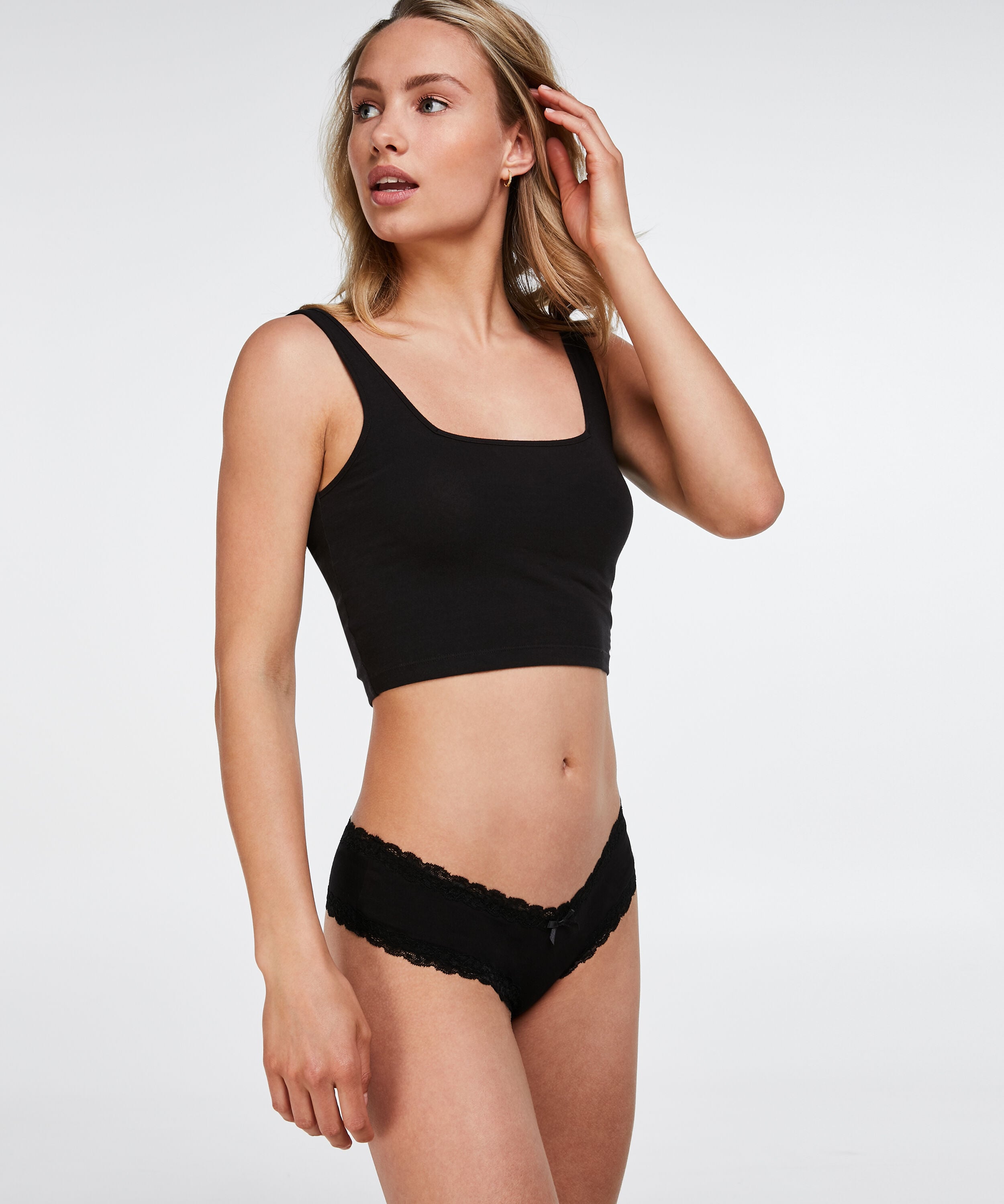 Brasileña de forma de V, Negro