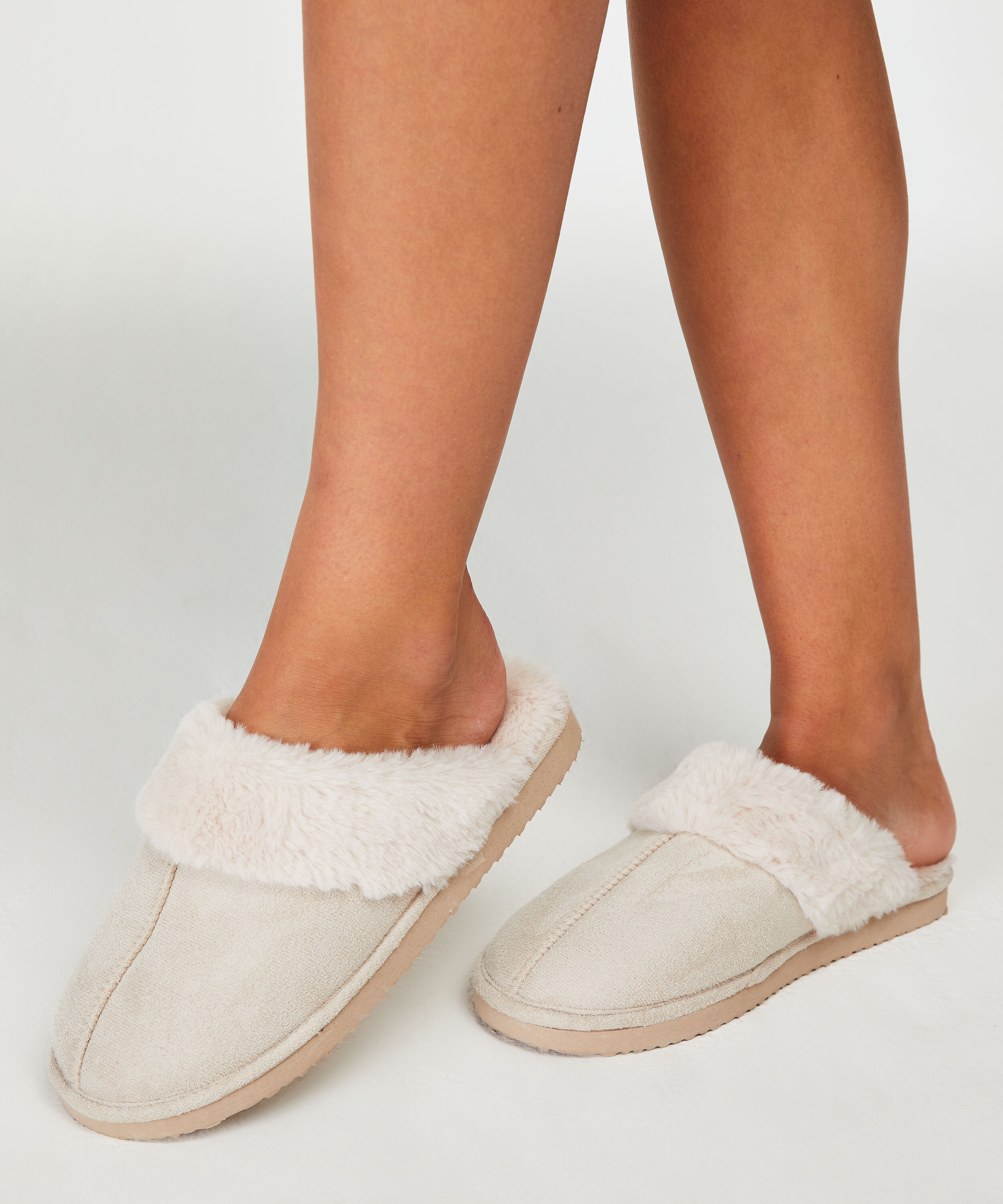 Pantuflas Reya, Blanco