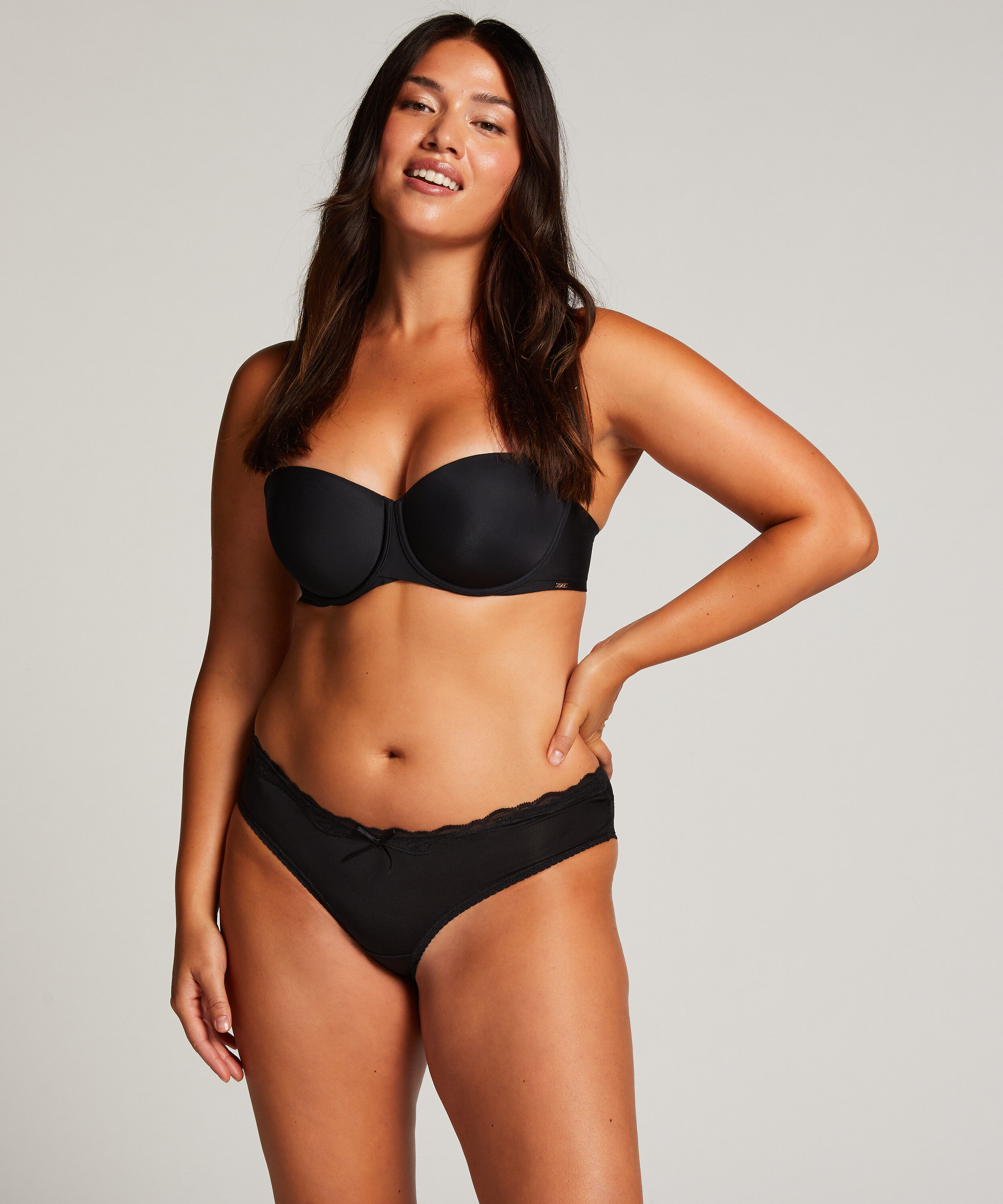 Brasileña Micro, Negro
