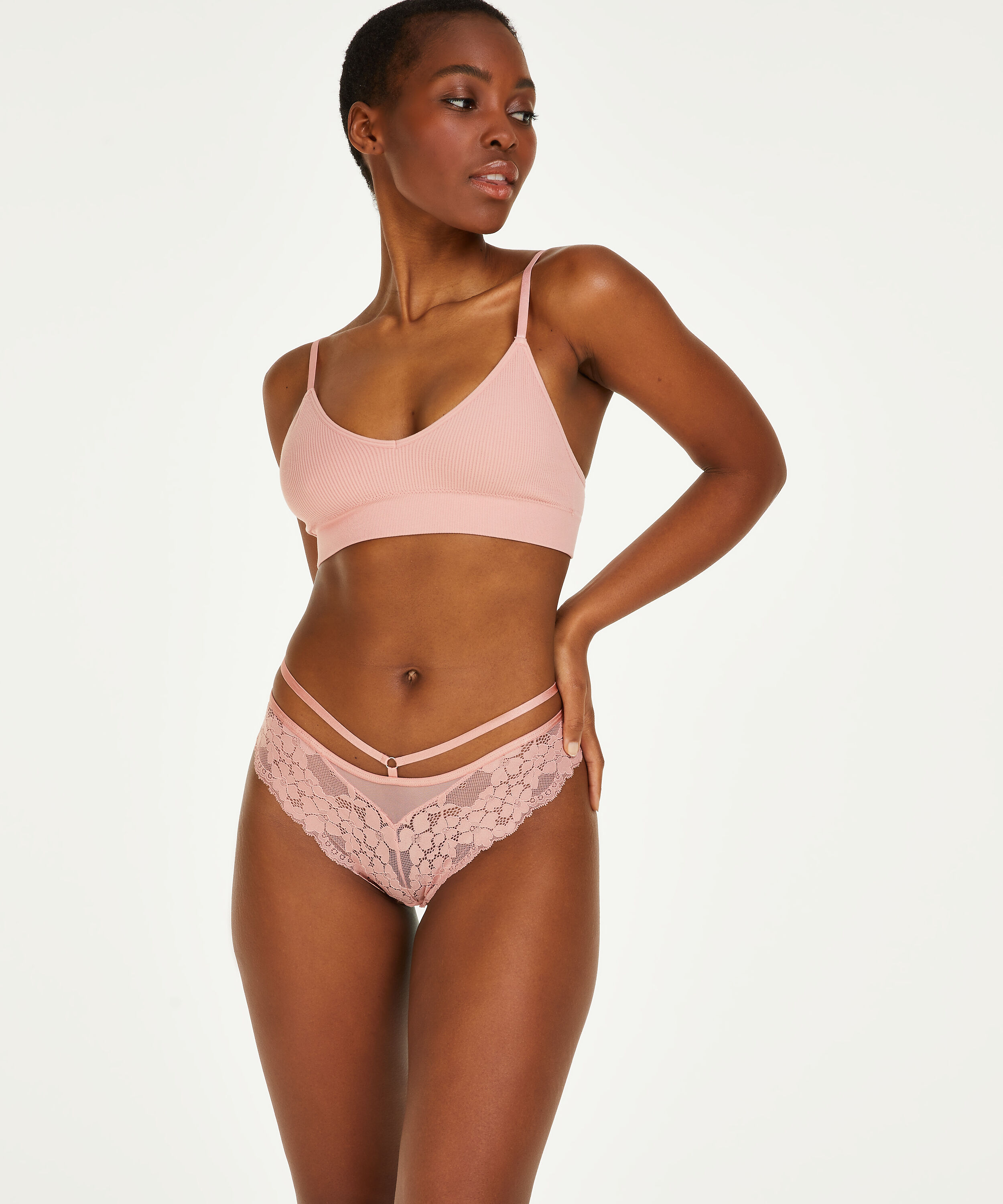 Brasile&ntilde;a Isabelle, Rosa