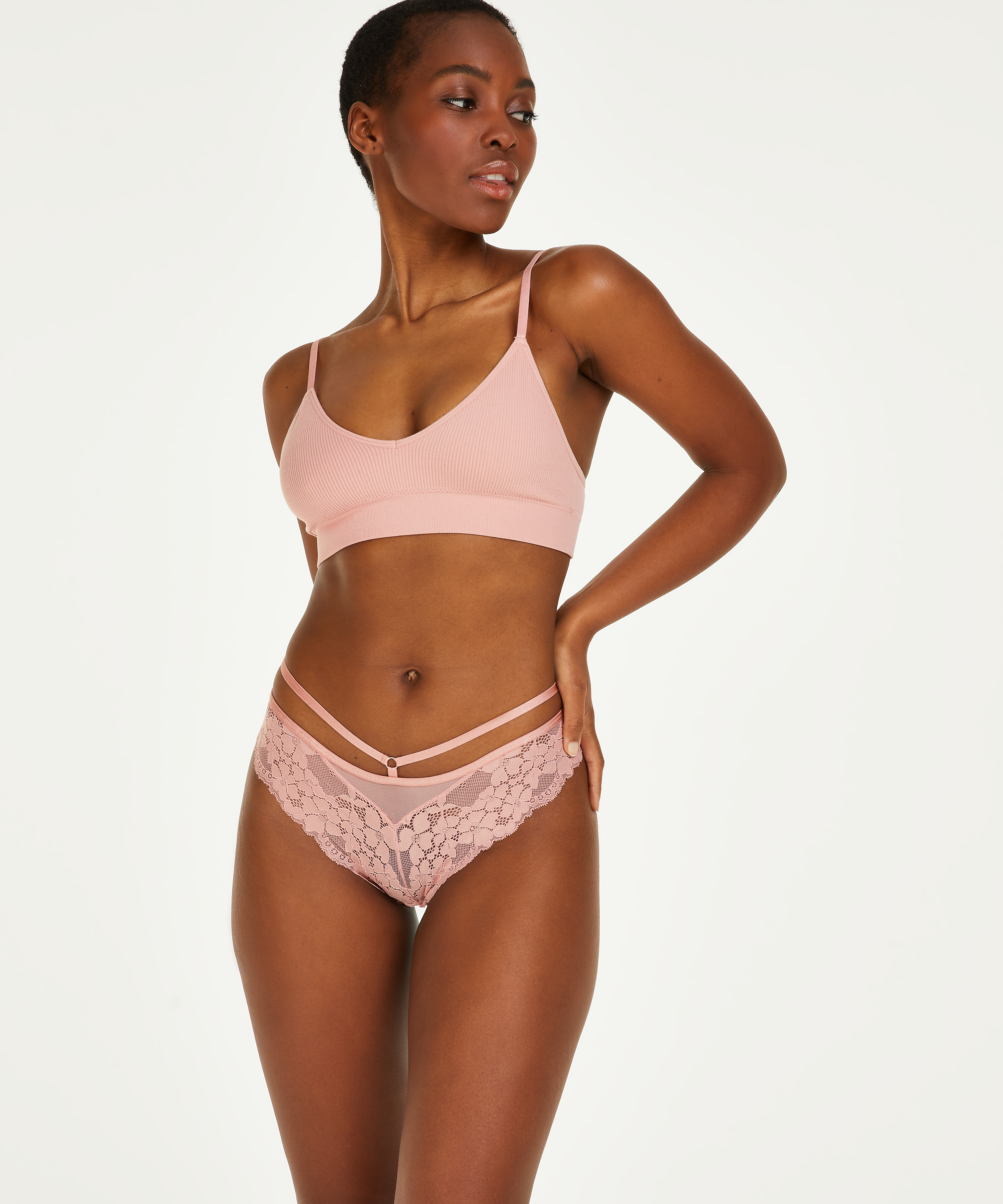 Brasileña Isabelle, Rosa, main