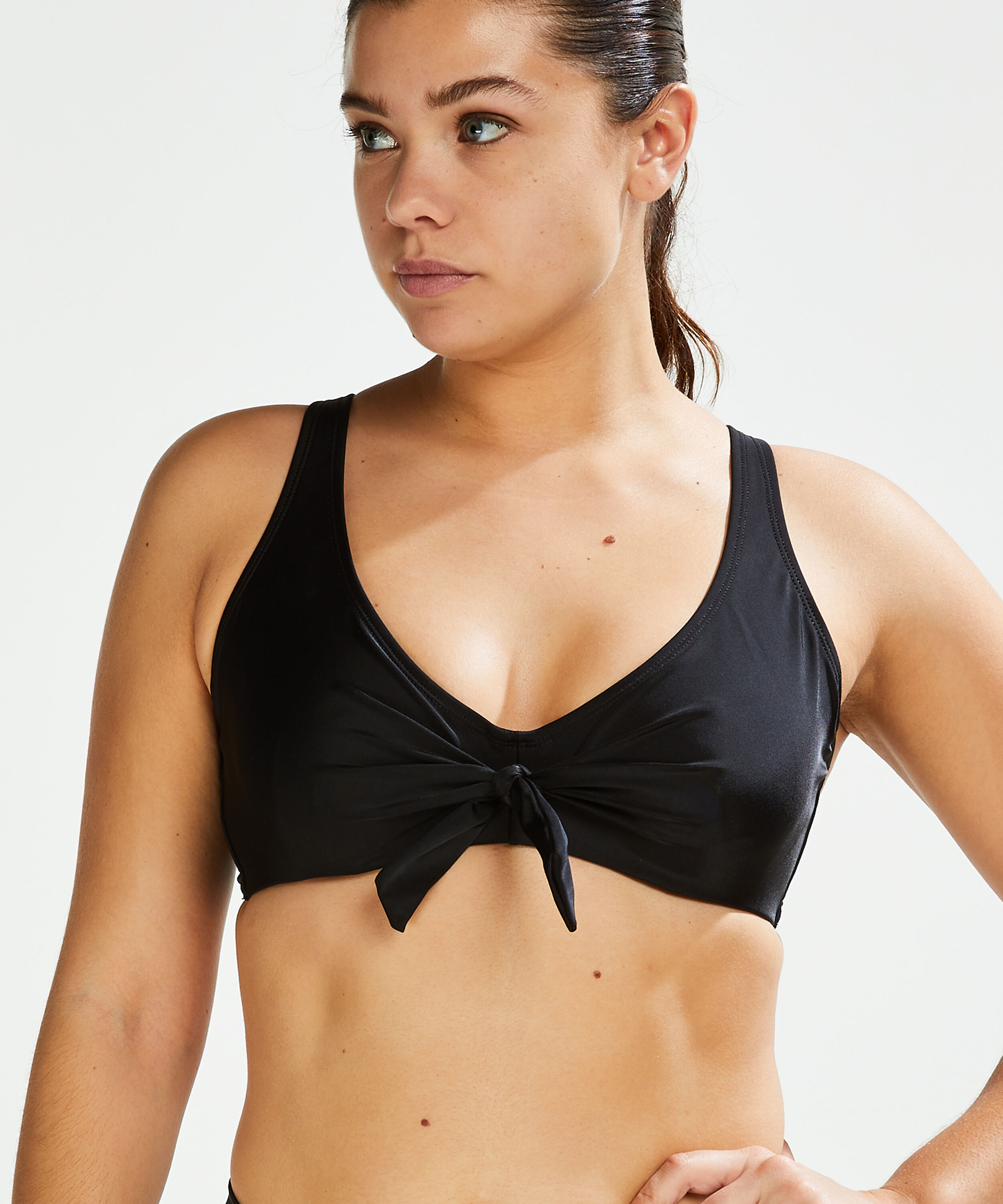 Top de bikini no preformado con aros Sunset Dreams, Negro
