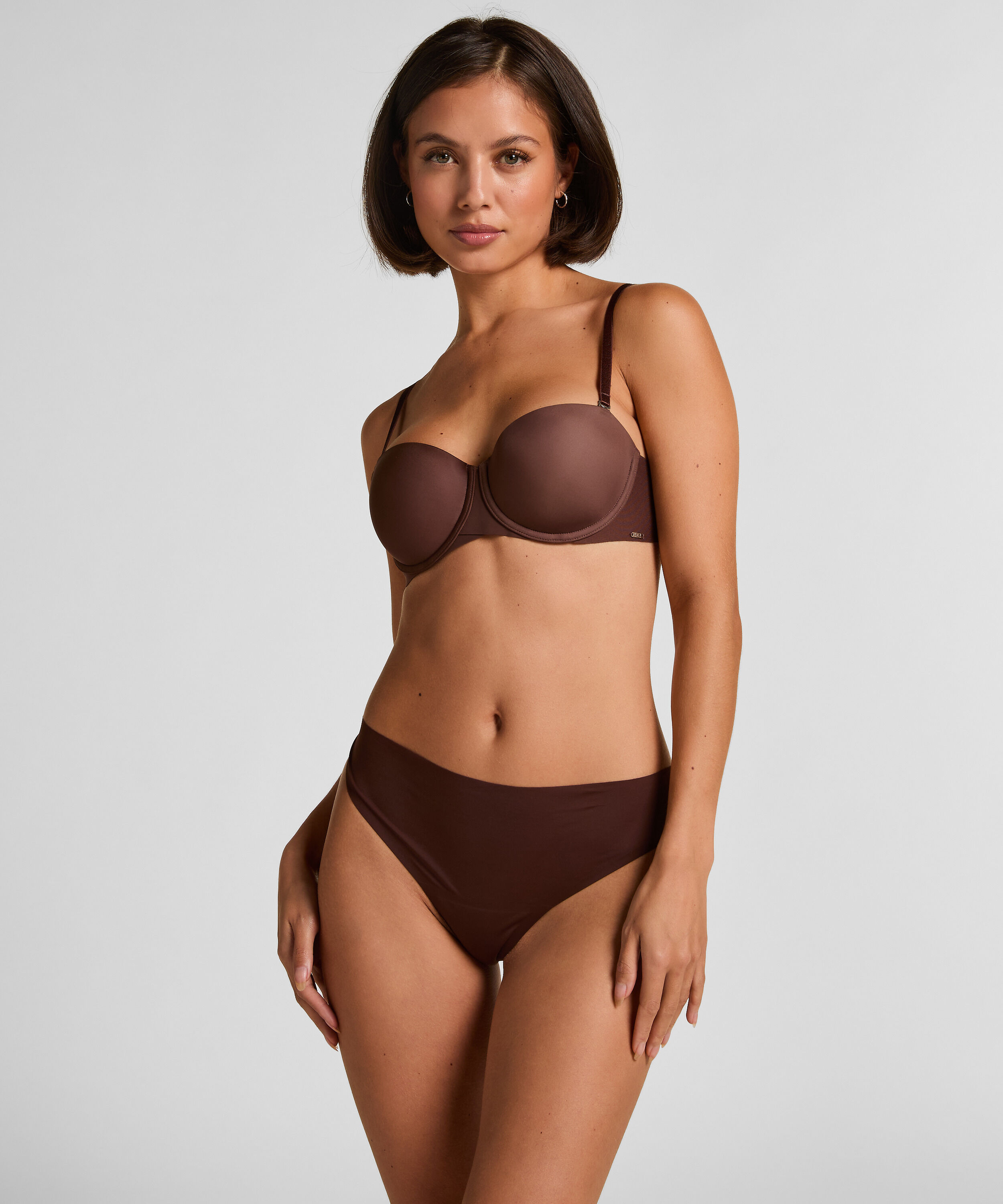 Tanga de hilo de pernera alta Invisible, Marrón