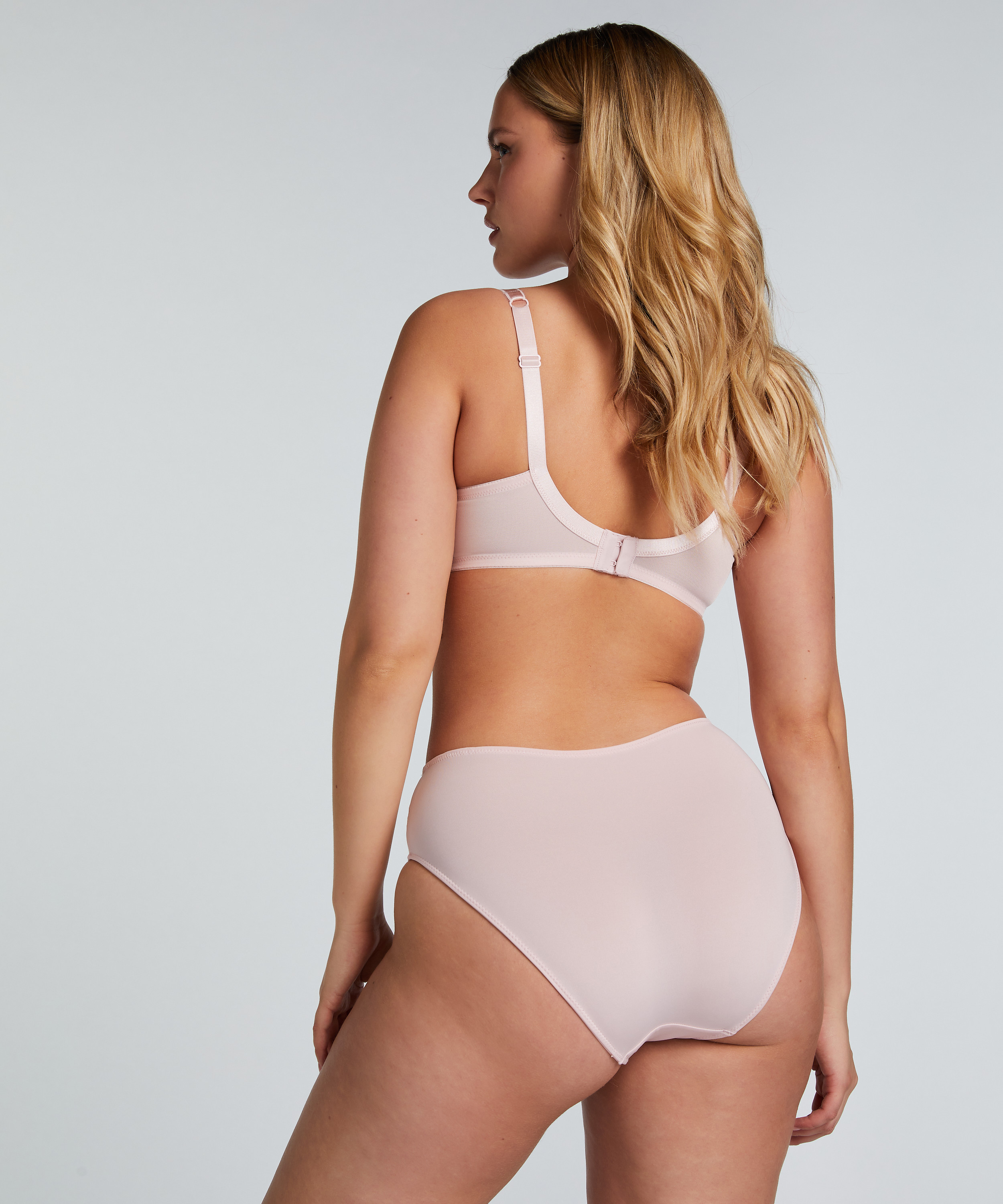 Braguita Sophie, Rosa, main