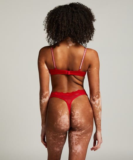 Tanga Hazel, Rojo