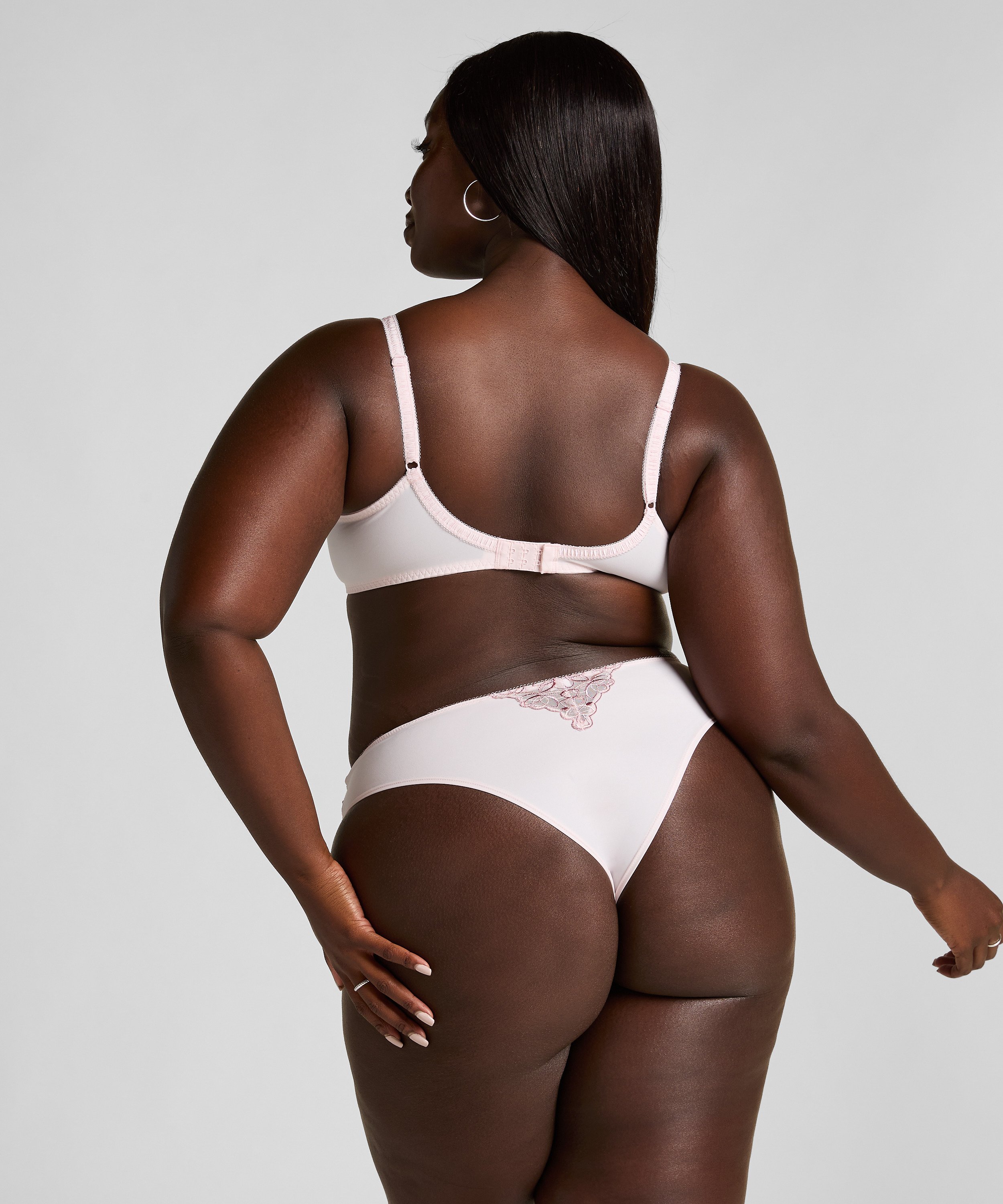 Brasileña Diva, Rosa, main