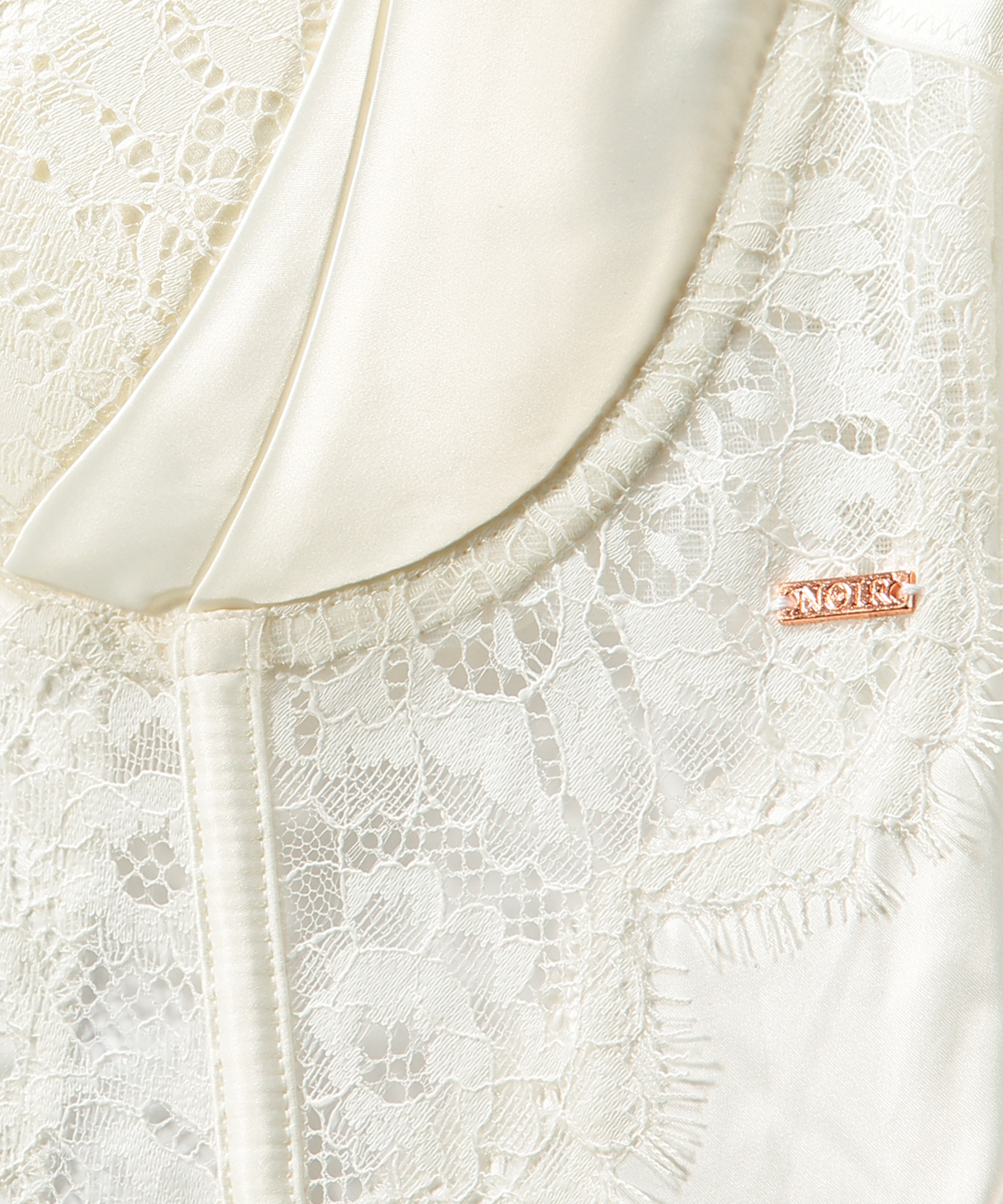 Corpi&ntilde;o Hannako, Blanco, main