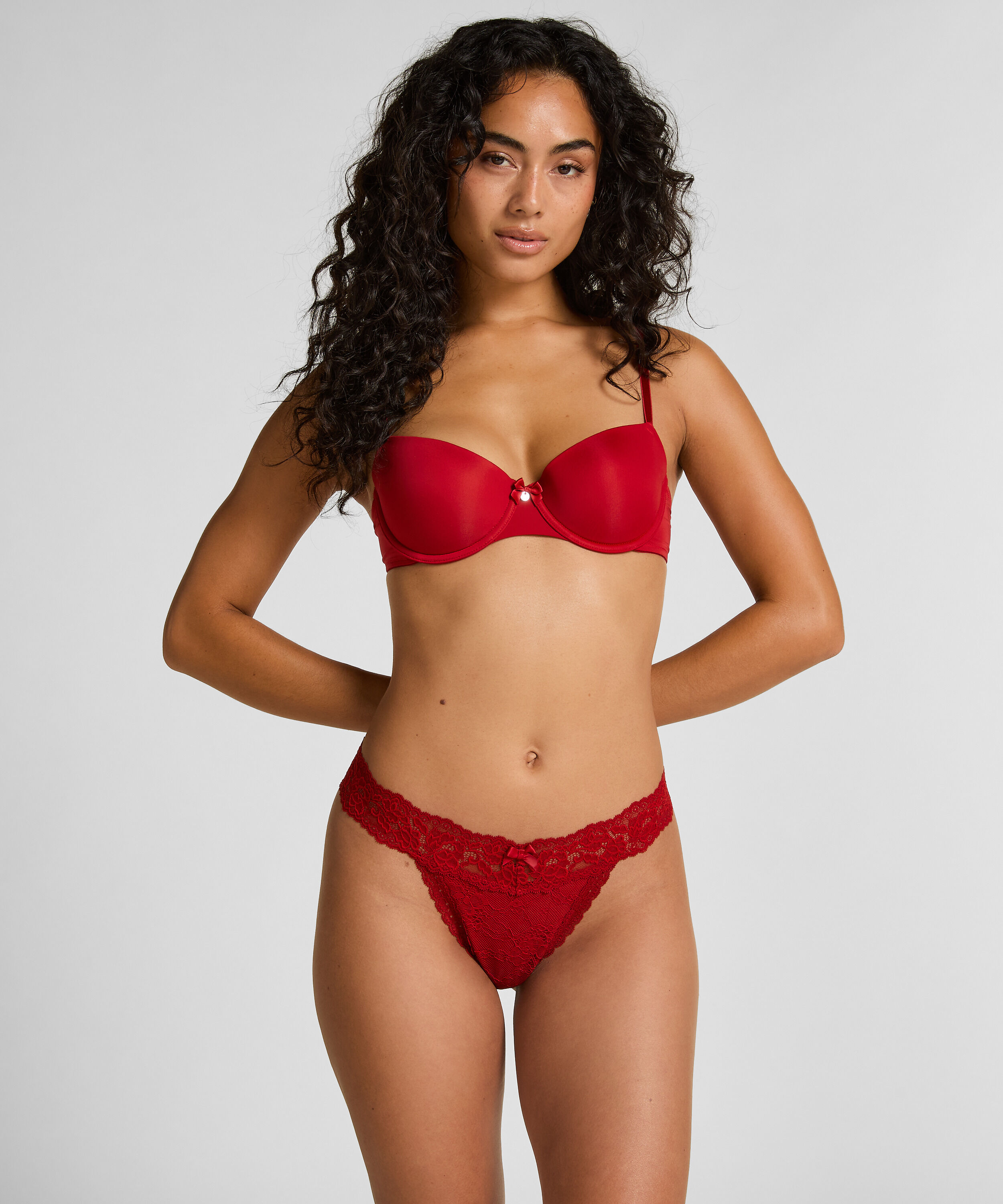 Tanga Madison, Rojo