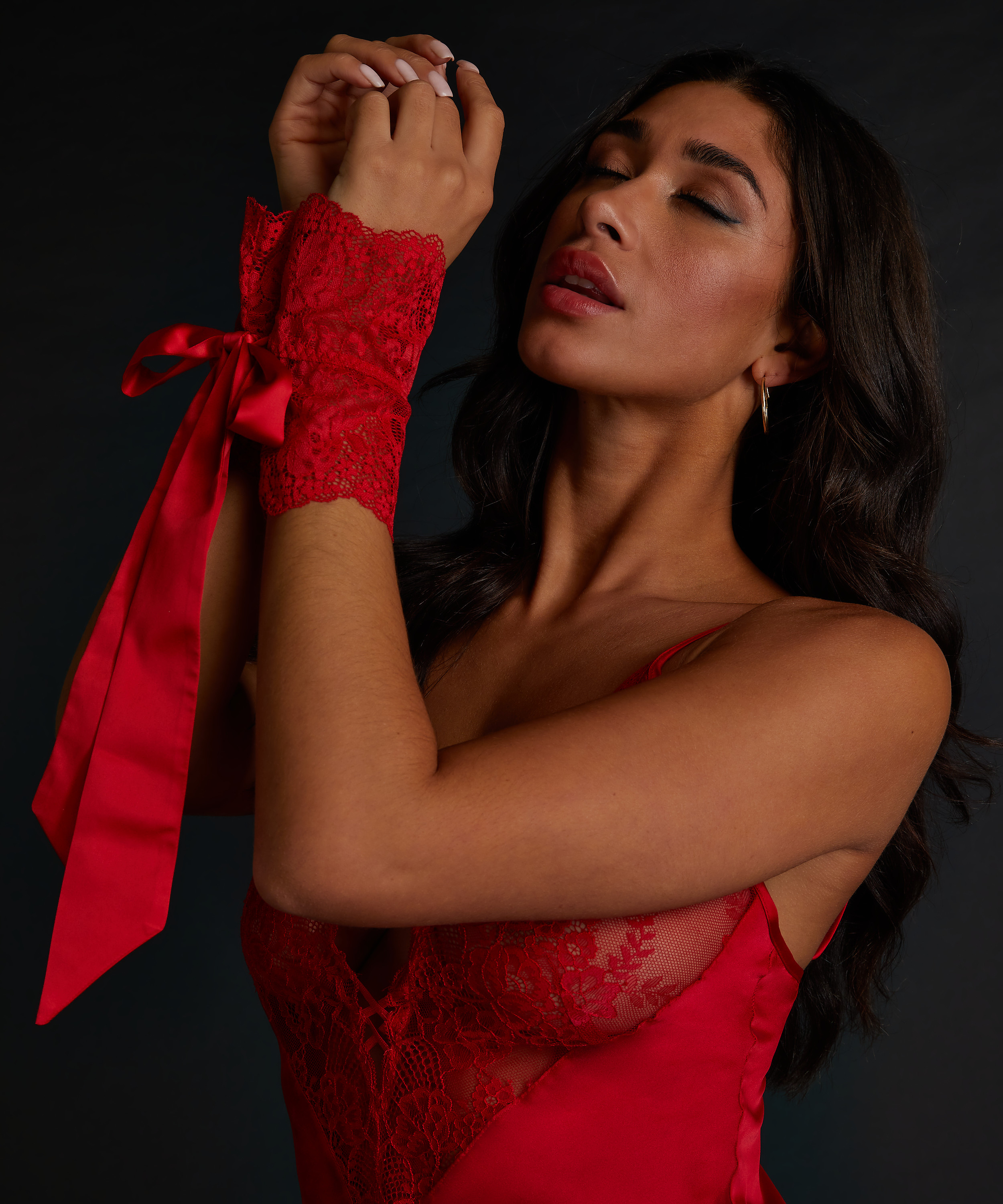 Esposas de encaje, Rojo, main