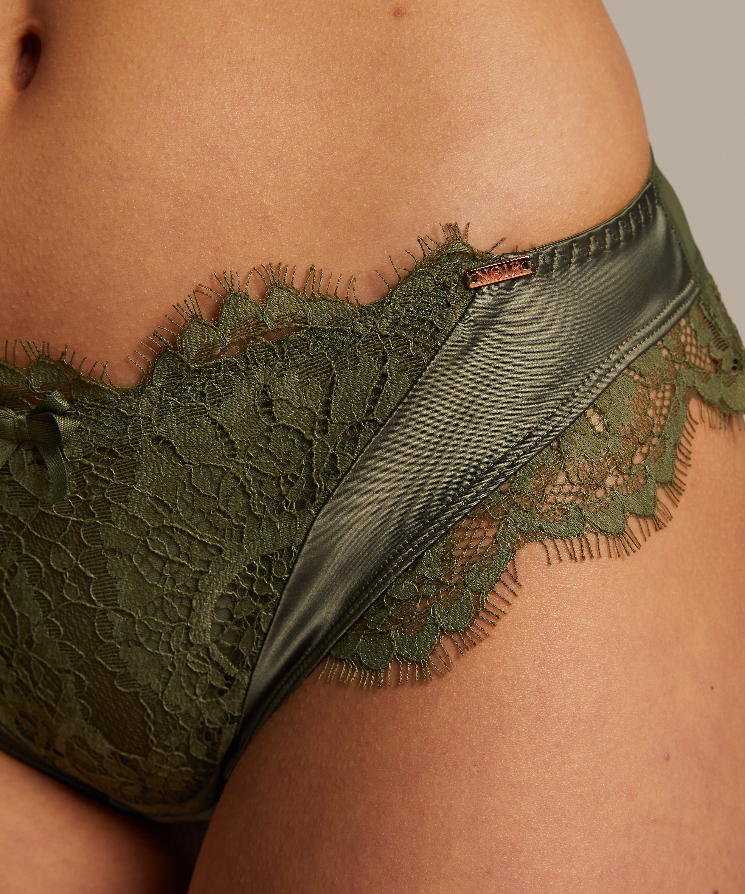 Brasile&ntilde;a Hannako, Verde, main