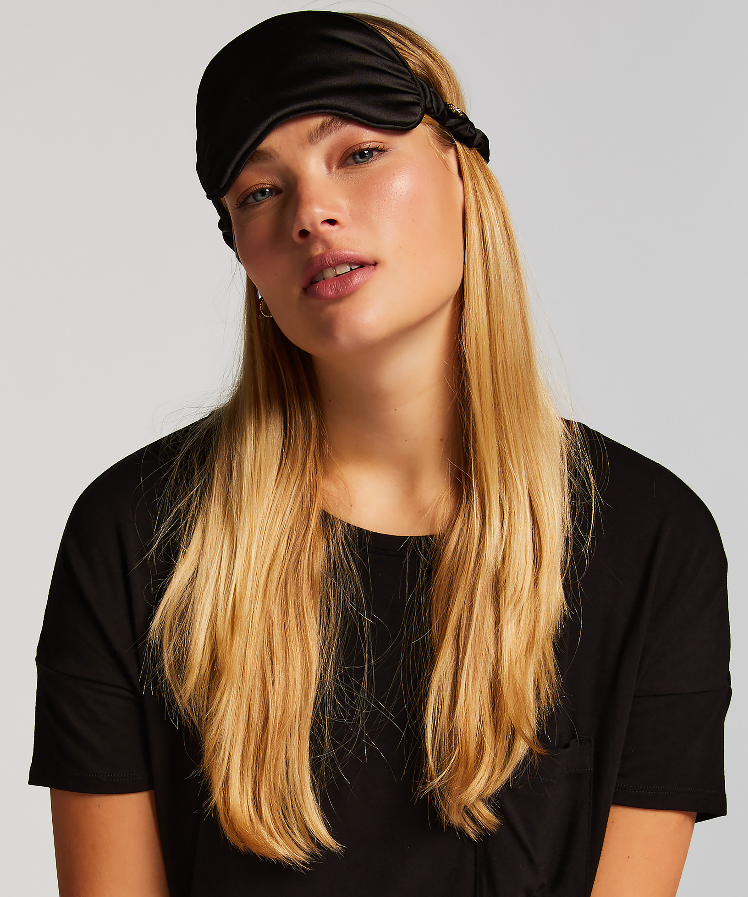 Antifaz, Negro, main