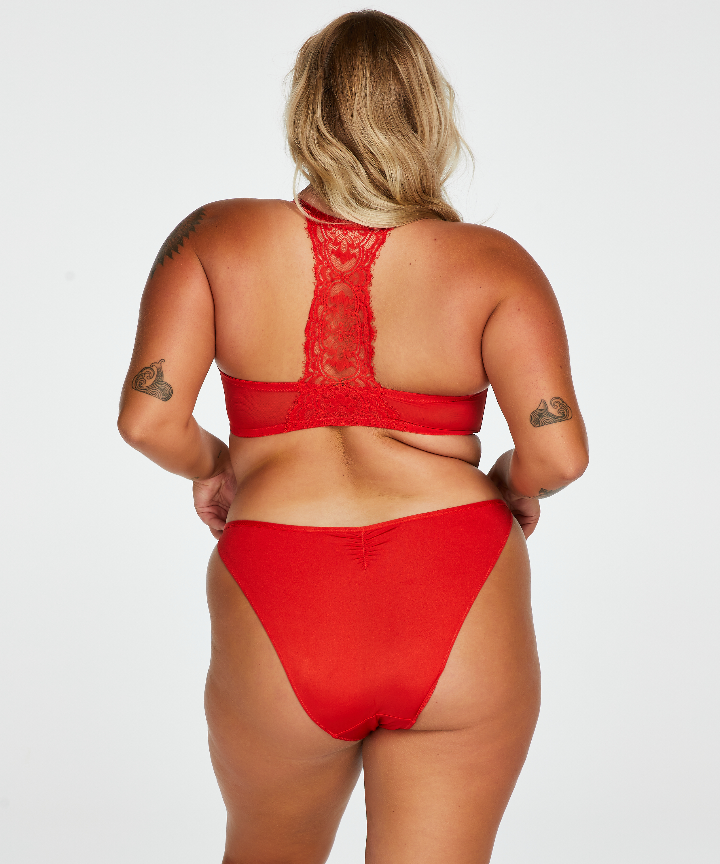 Braguita Kat, Rojo, main