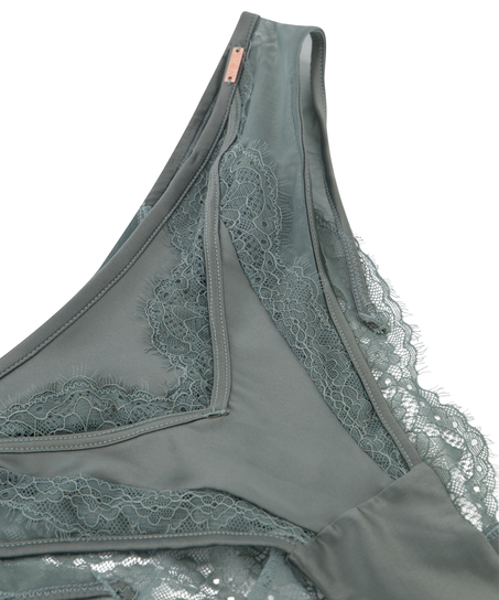 Brasile&ntilde;a Nicole, Verde