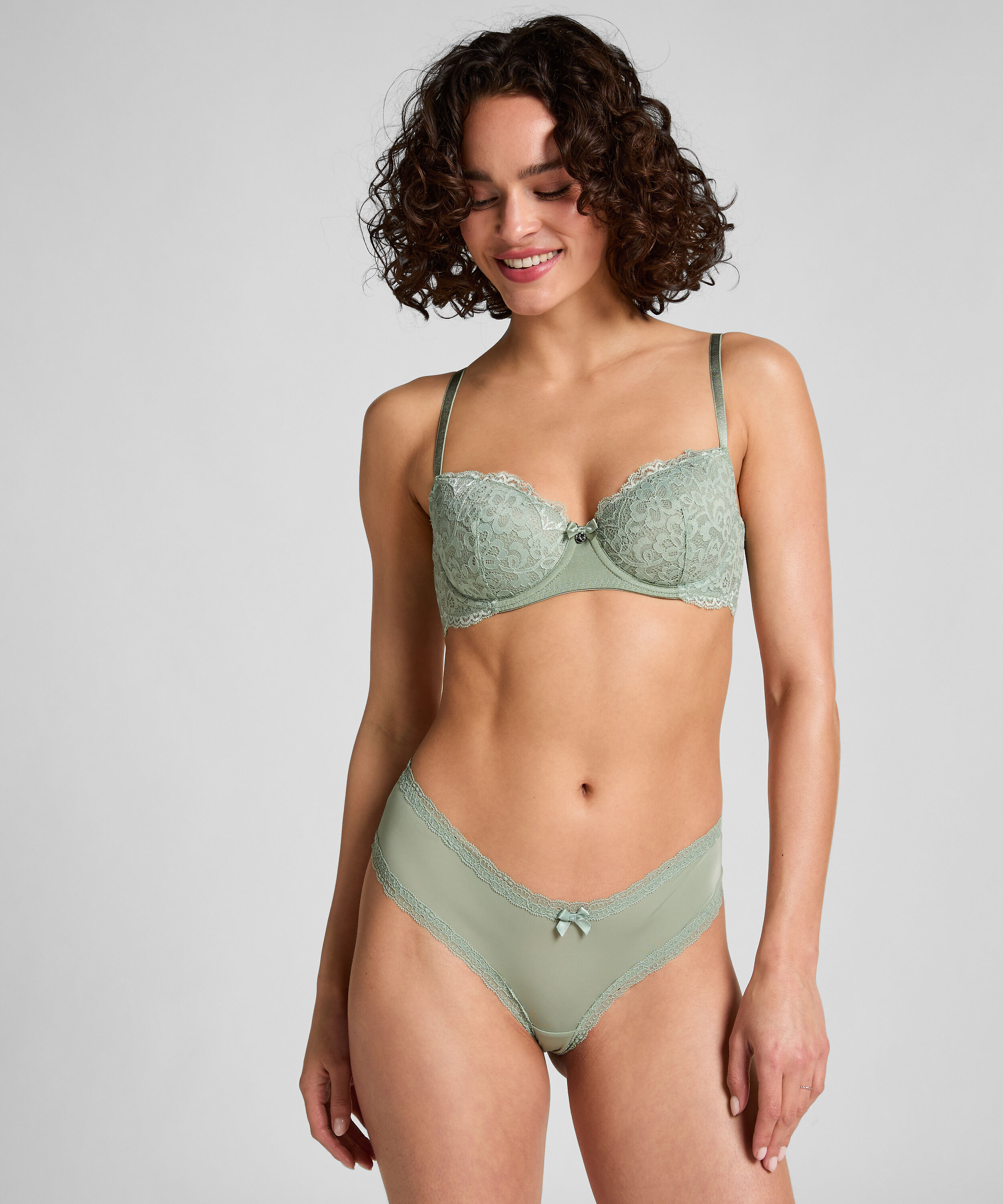 Braguita basileña con forma de V London, Verde