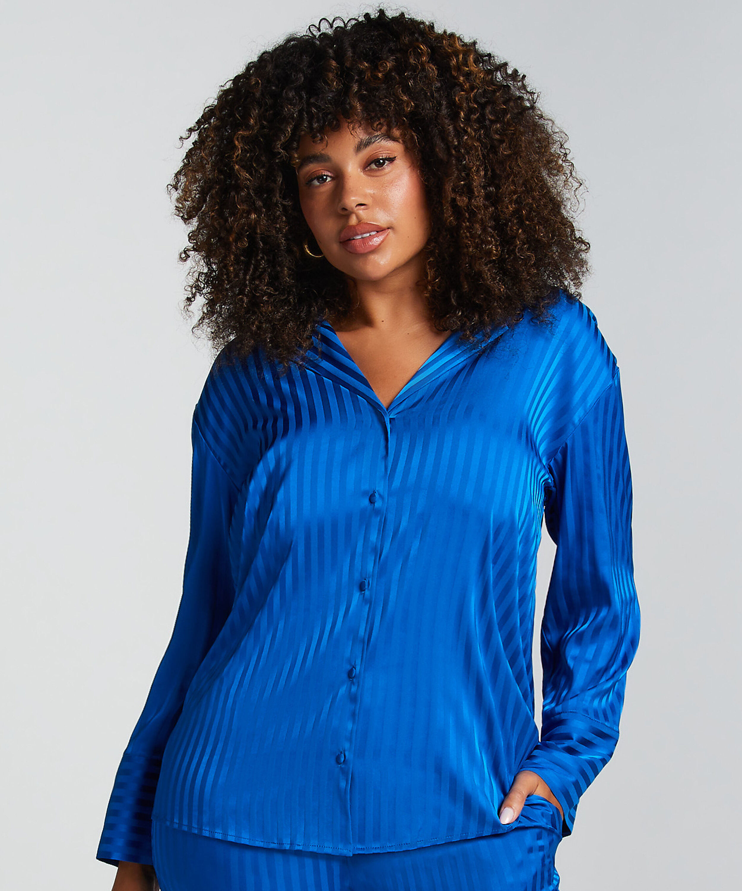 Chaqueta de manga larga y sat&eacute;n, Azul