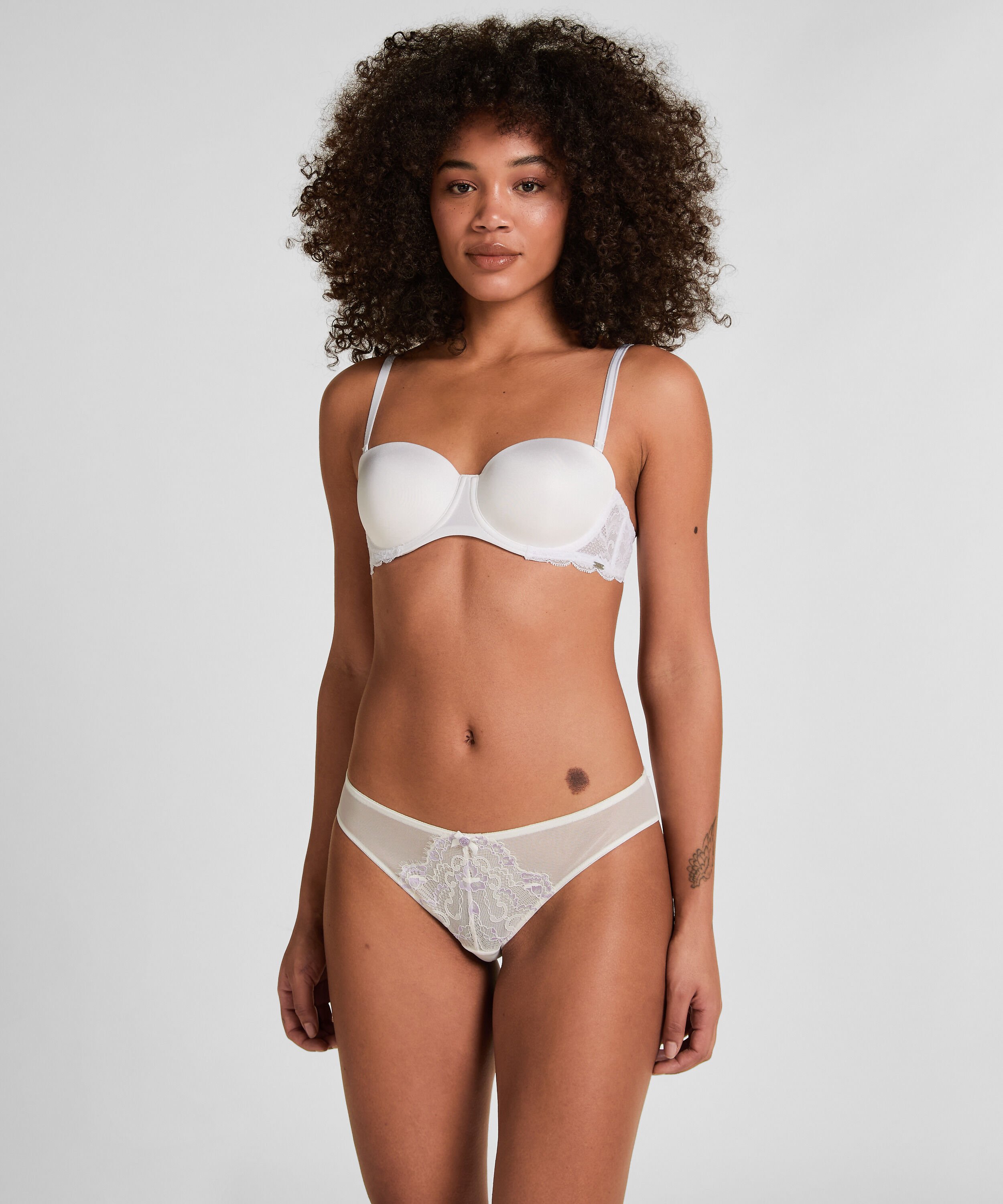 Braguita brasileña Solene, Blanco