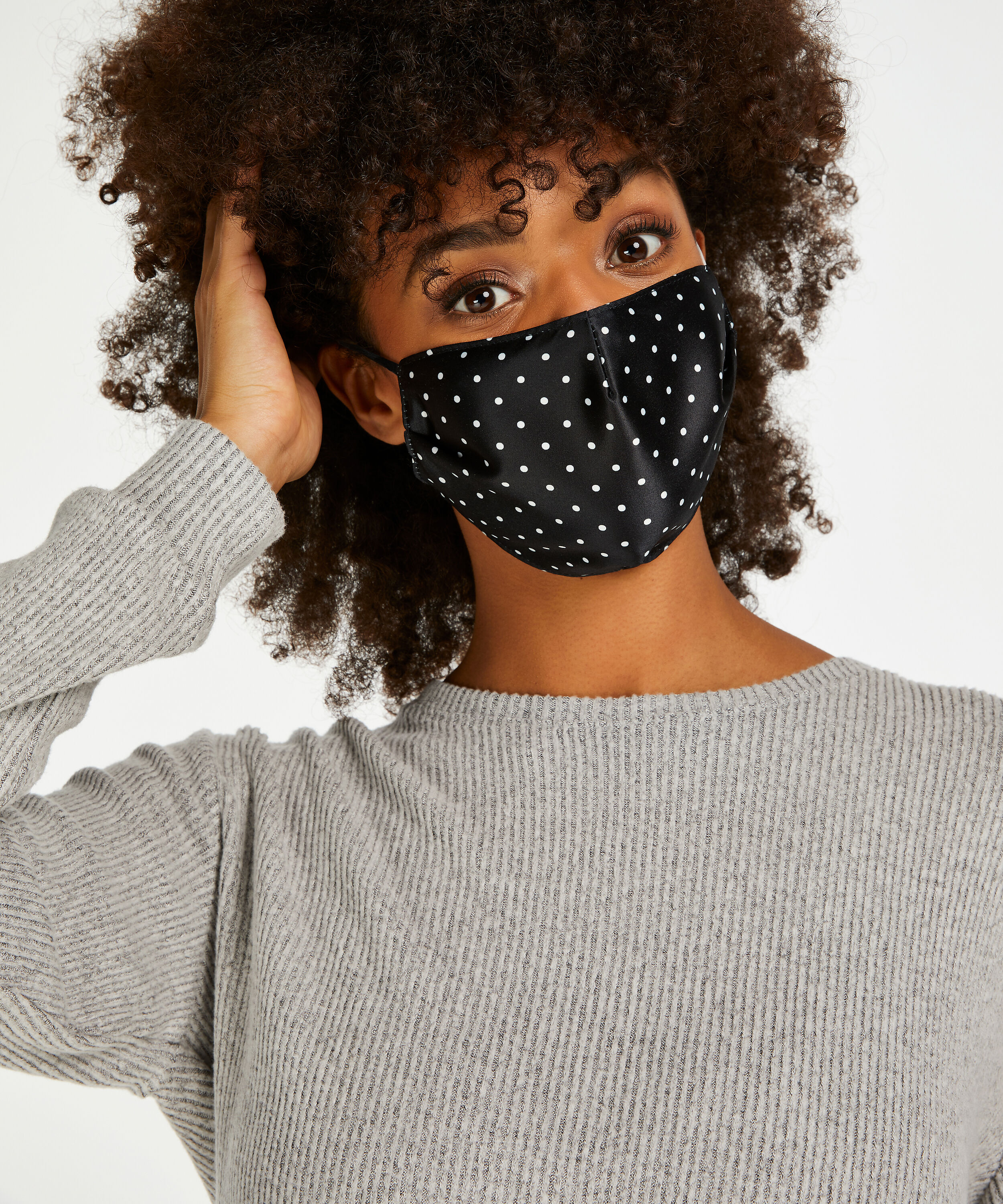 Mascarilla de sat&eacute;n, Negro