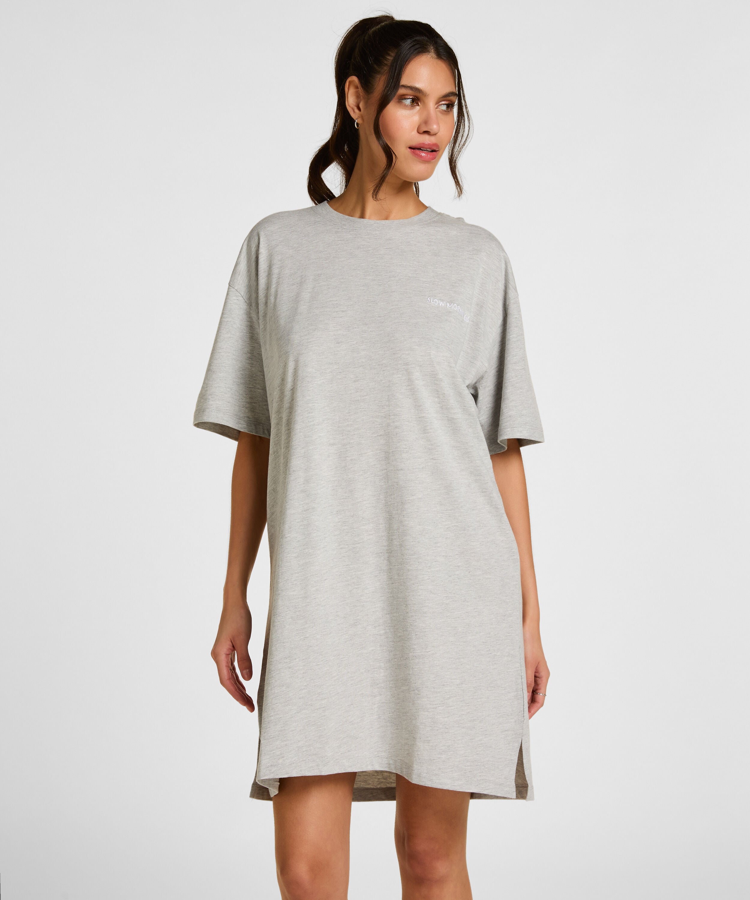 Camisón, Gris