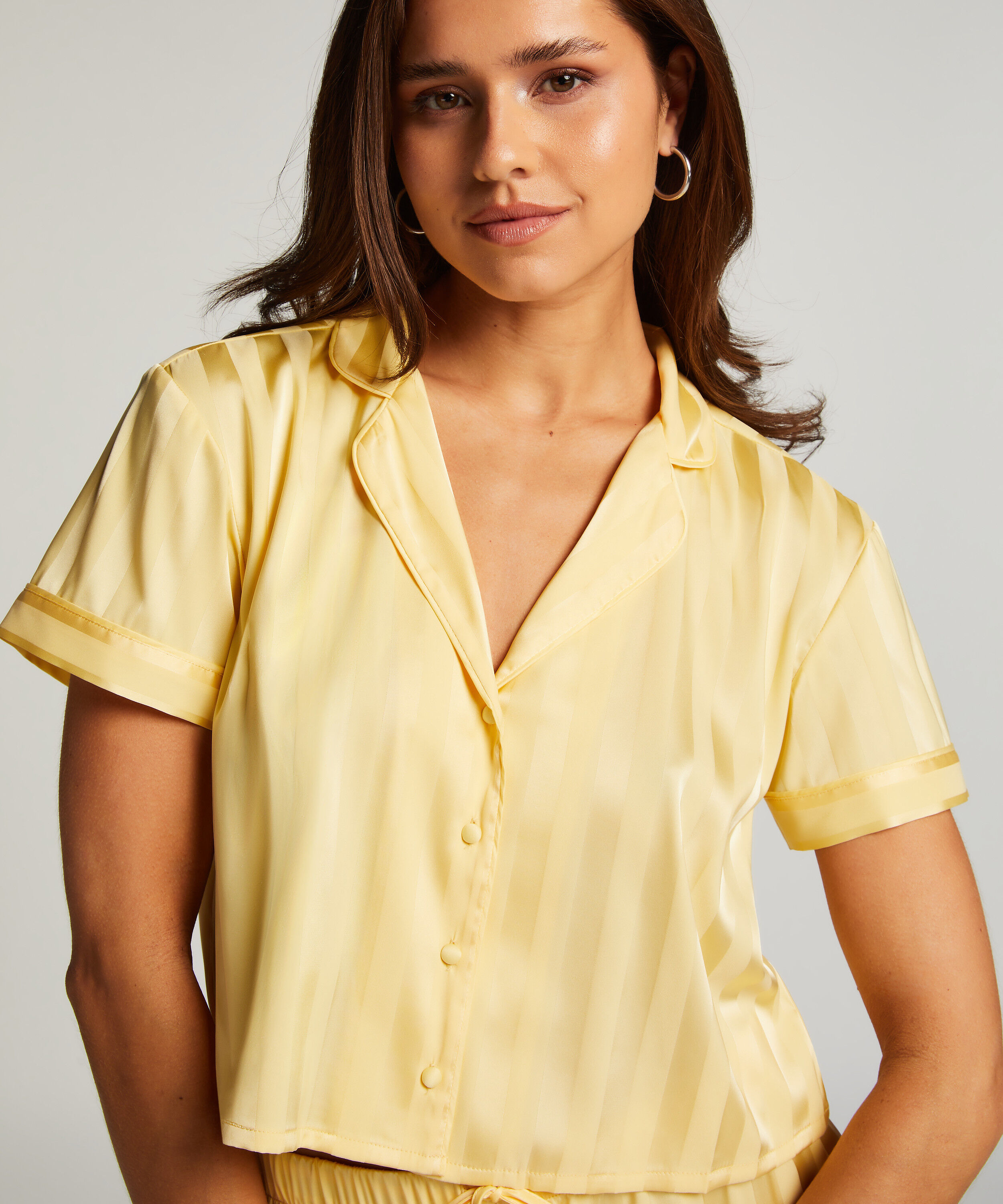 Chaqueta de manga corta de satén, Amarillo
