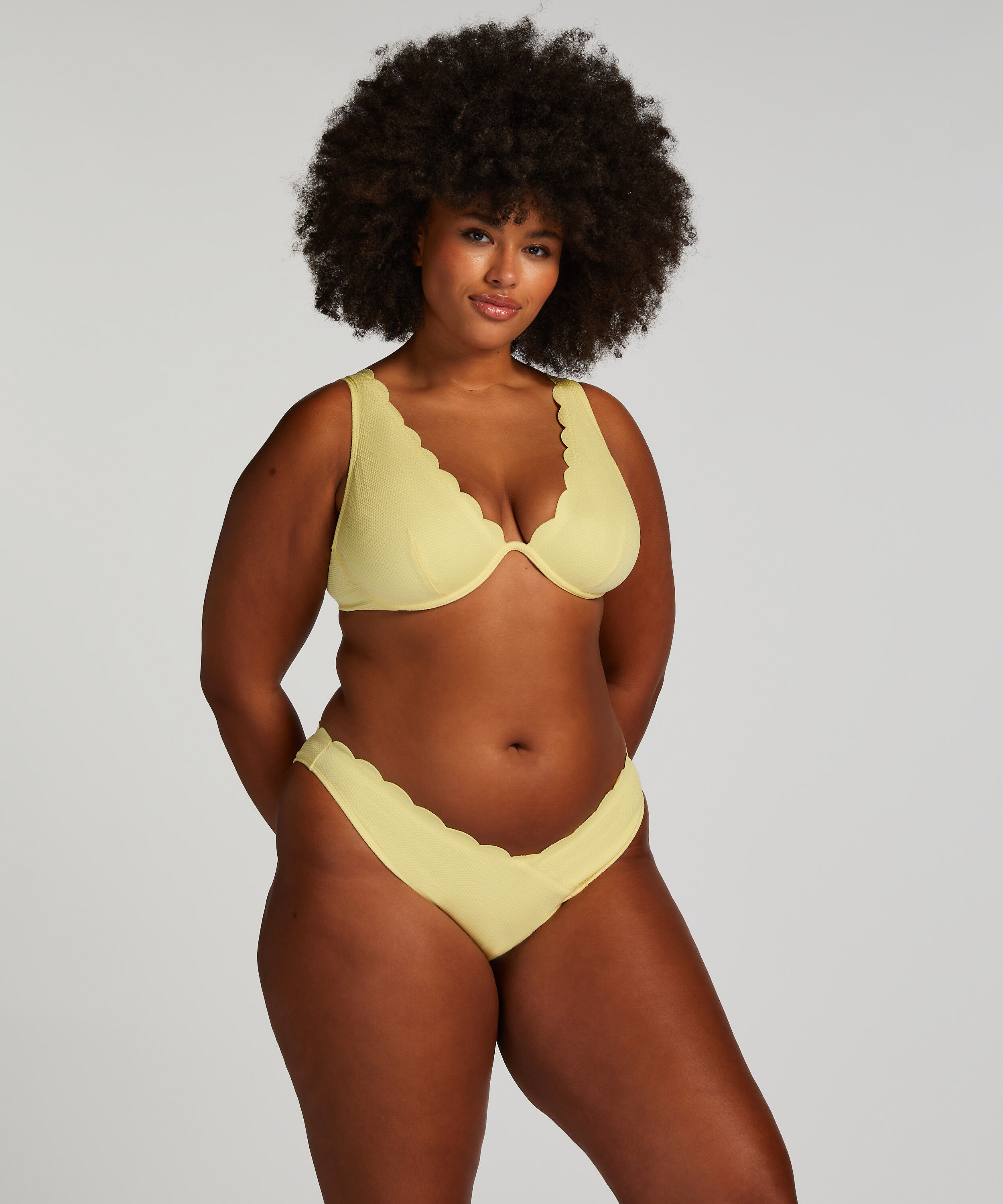 Braguita de Bikini de Corte Alto Scallop, Amarillo