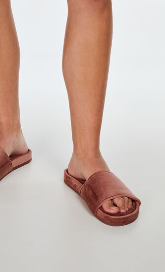 Pantuflas de terciopelo y piel sint&eacute;tica, Rosa