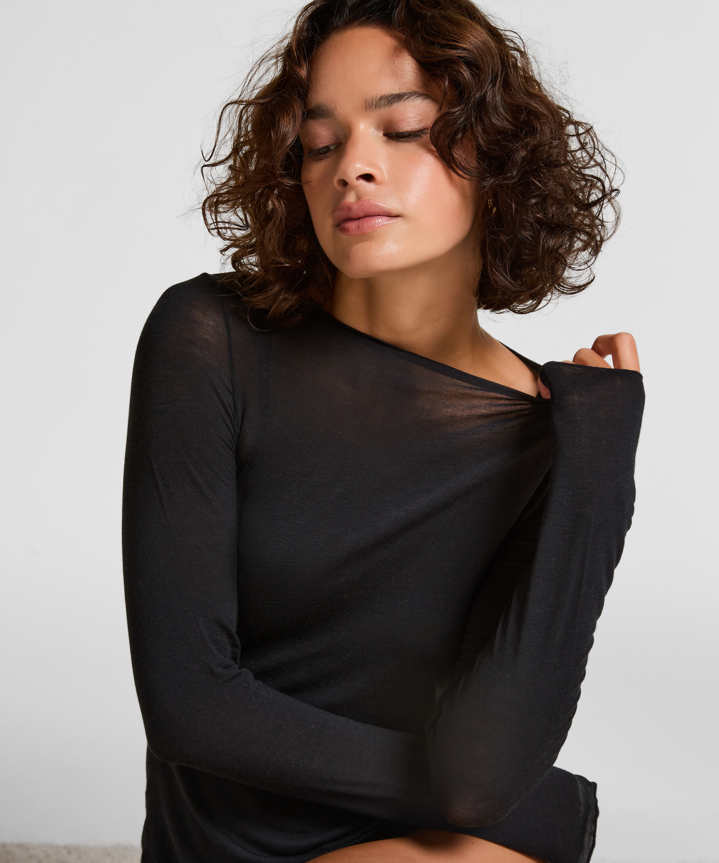 Camiseta super suave de Cashmere con Escote Barco, Negro