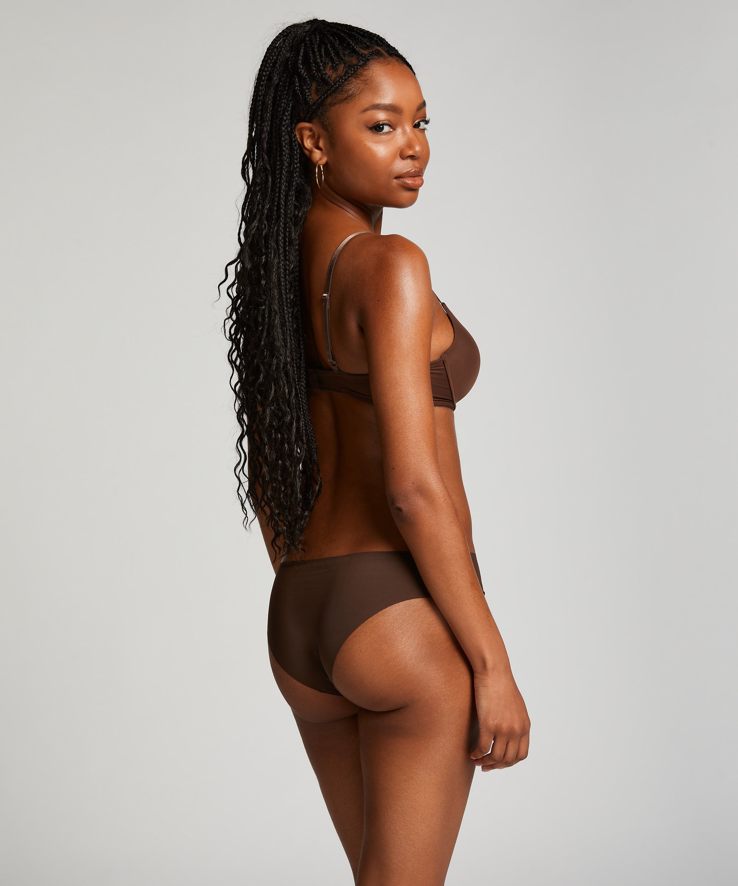 Brasile&ntilde;a invisible, marr&oacute;n, main