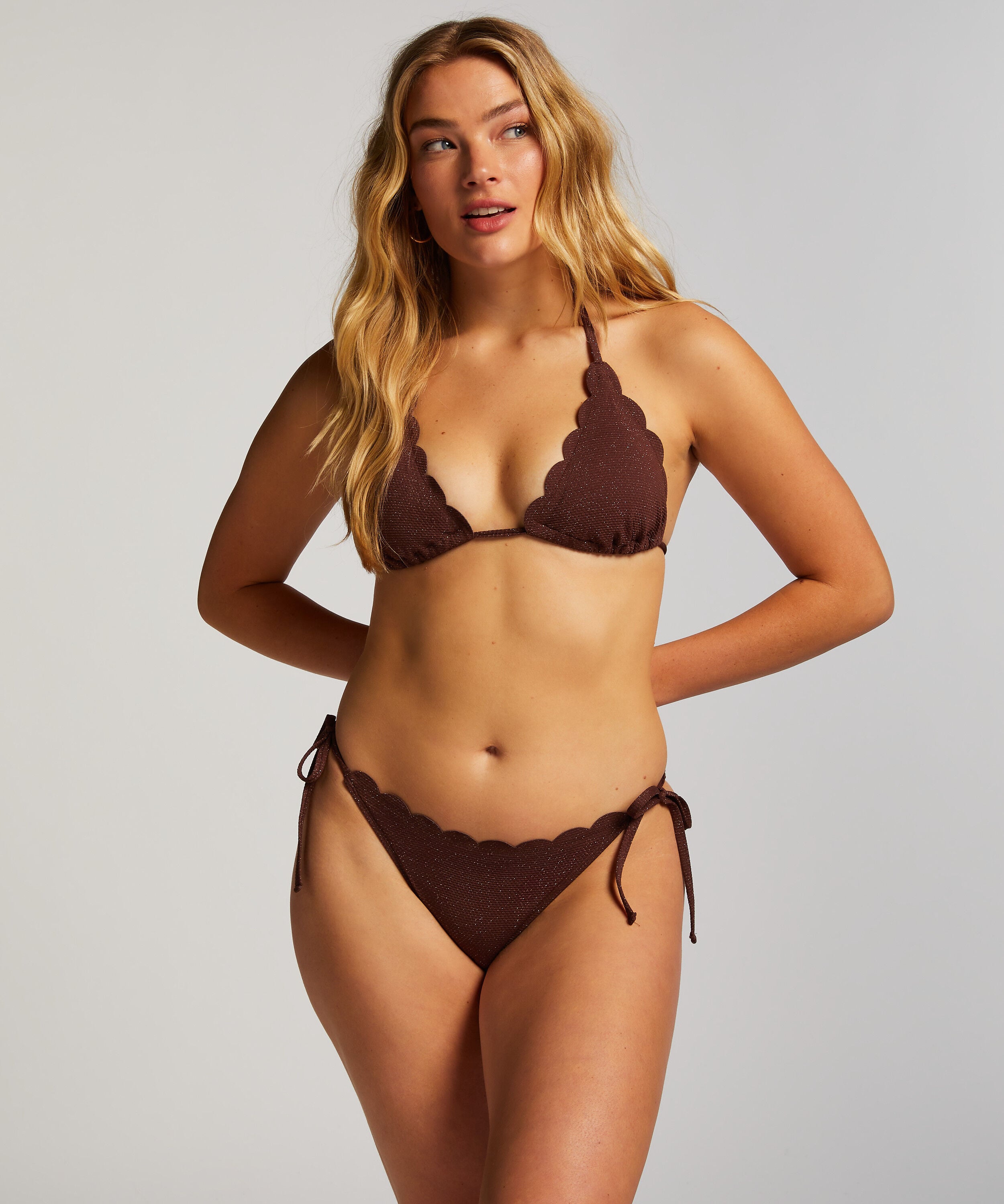 Braguita de Bikini Cheeky Tanga Scallop Lurex, Marrón