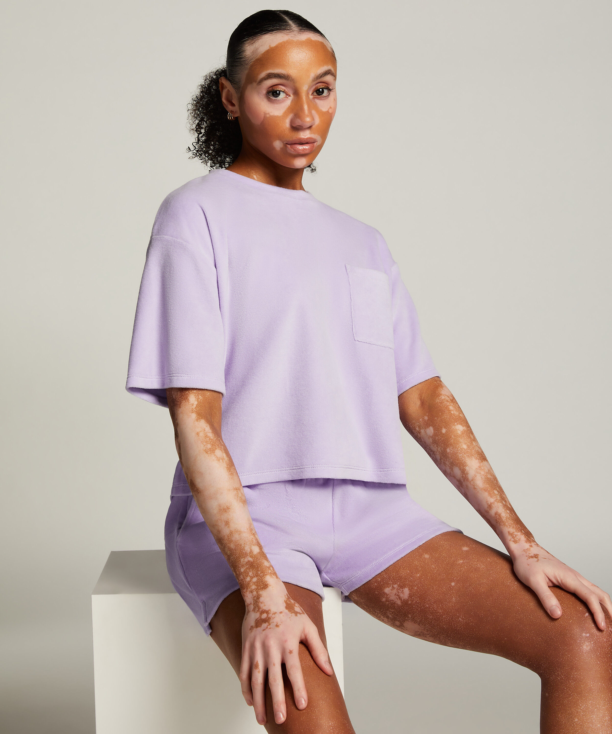 Short bolsillo de terciopelo, Morado