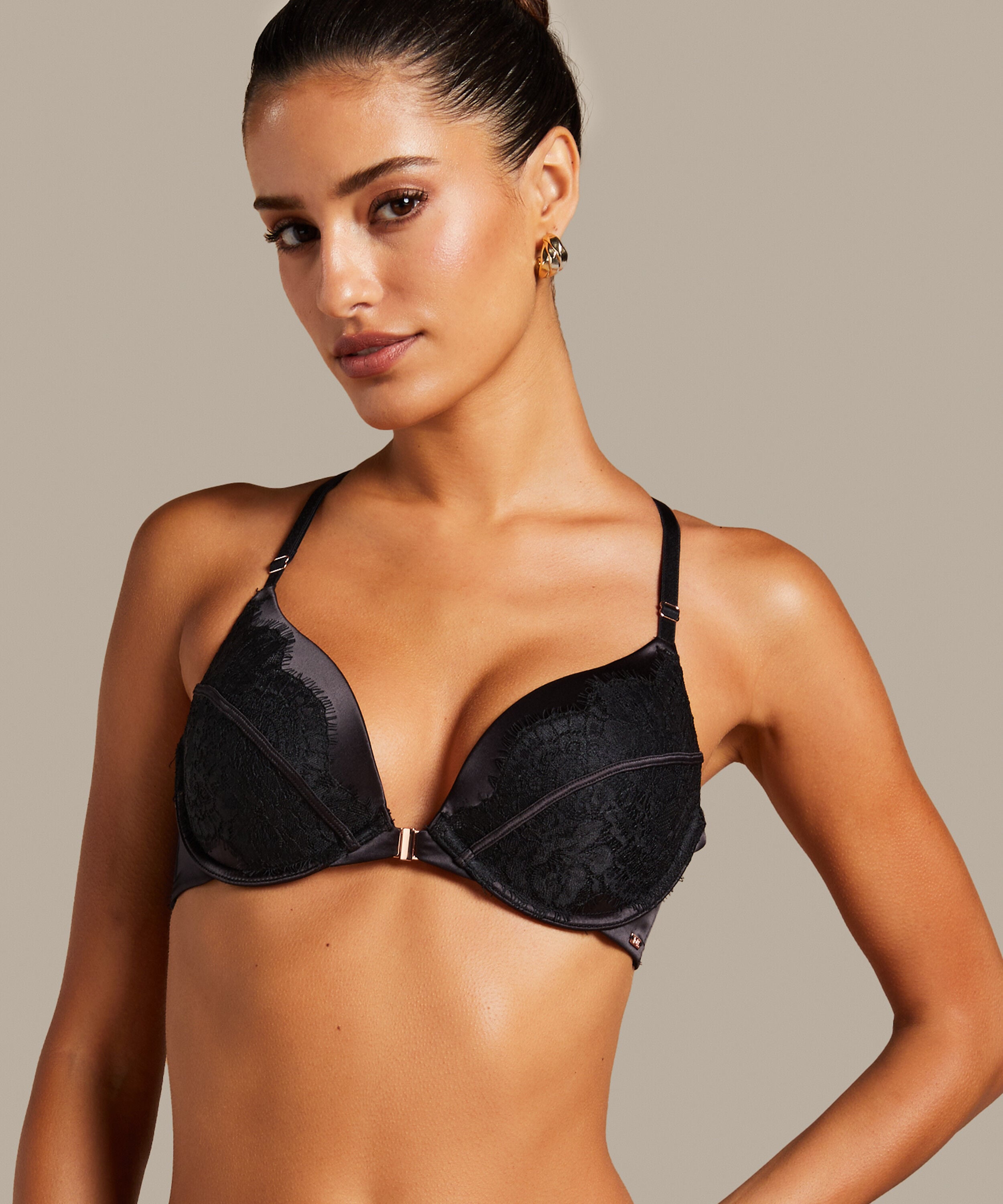 Sujetador push-up de aros preformado Chalice, Negro