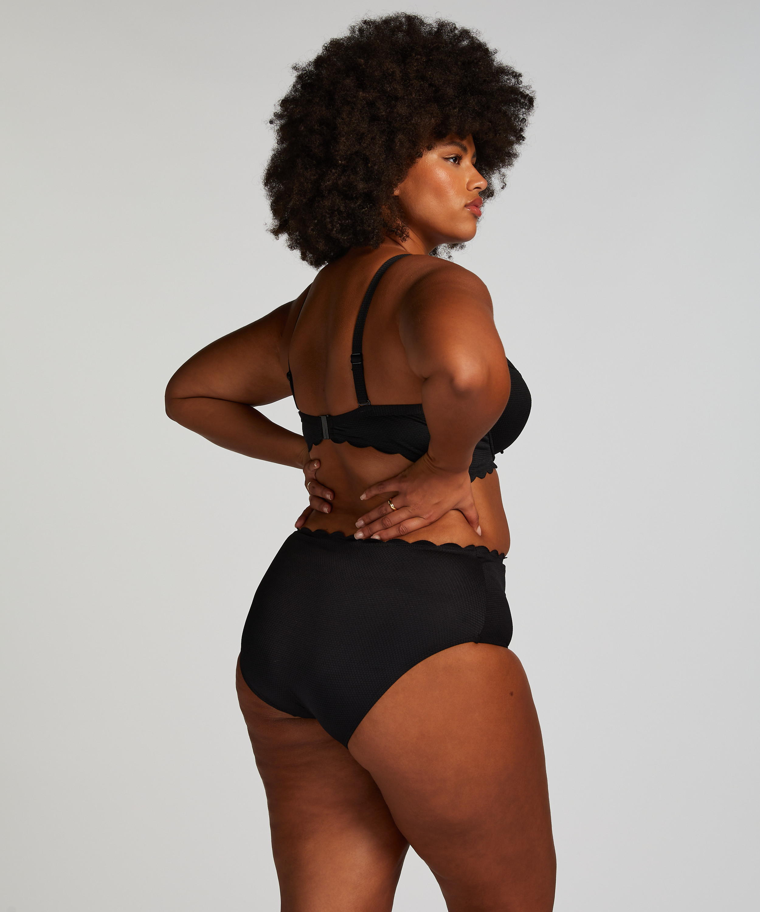 Top de bikini con aros preformado Scallop, Negro, main