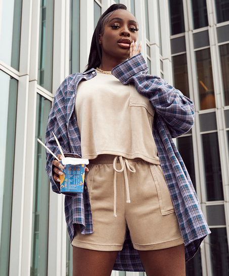 Short bolsillo de terciopelo, Beige