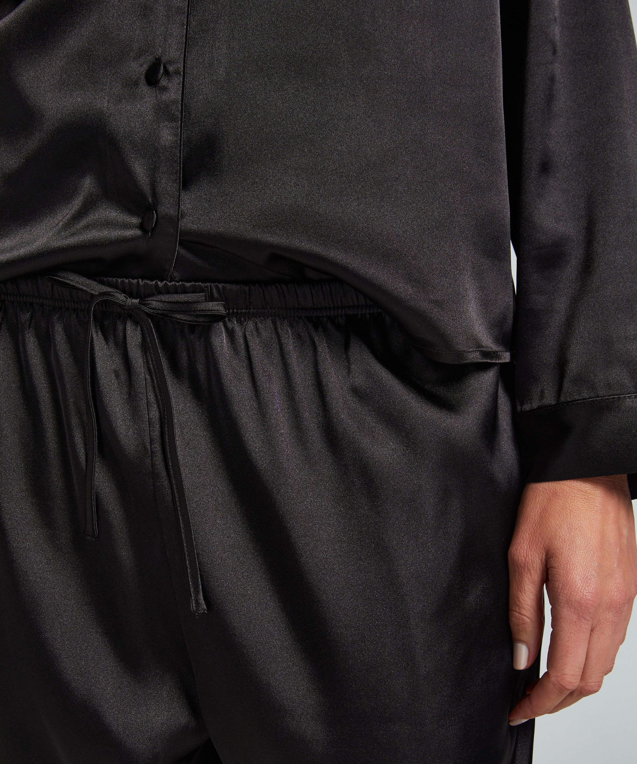 Pantal&oacute;n de sat&eacute;n, Negro, main