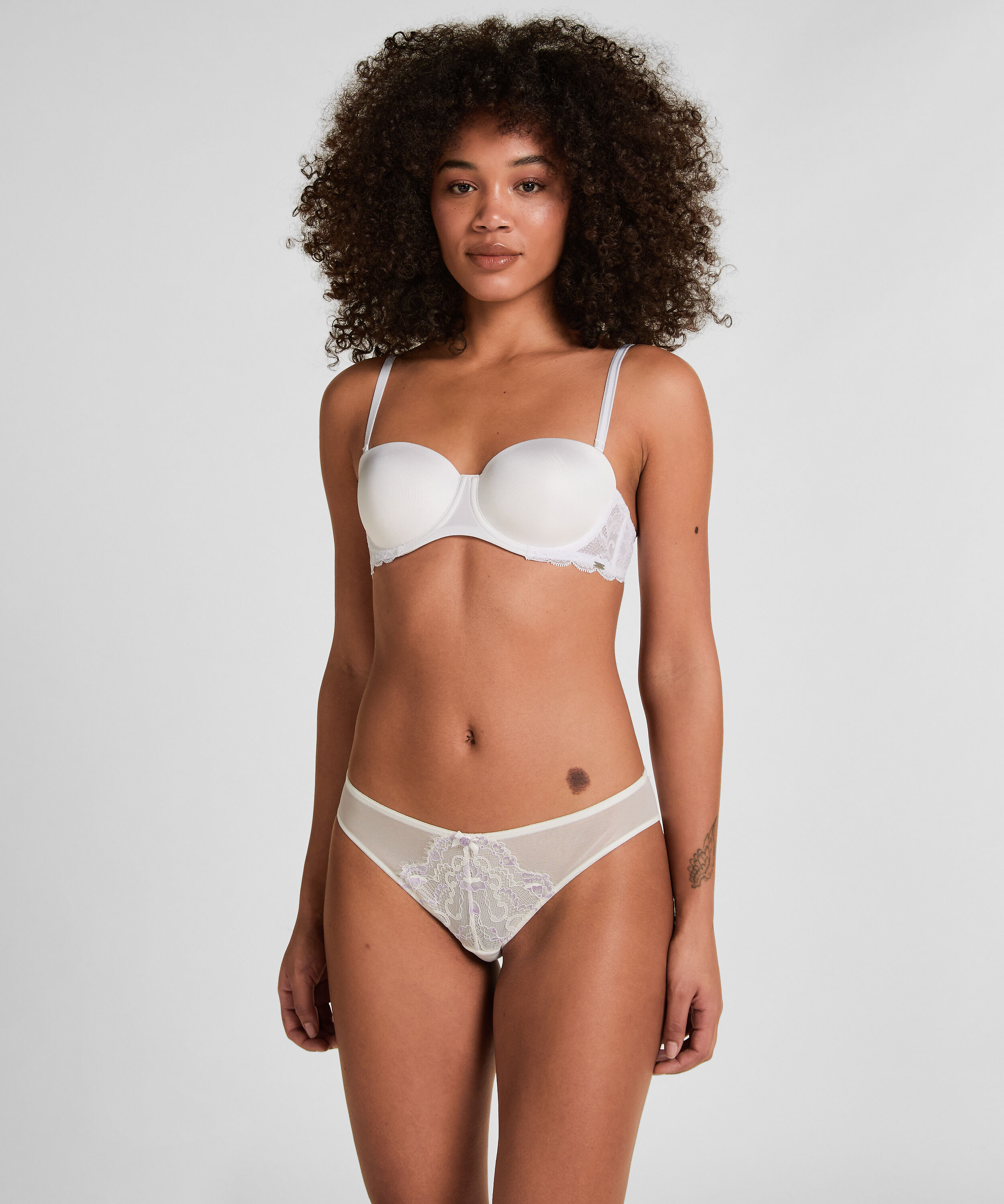 Braguita brasileña Solene, Blanco