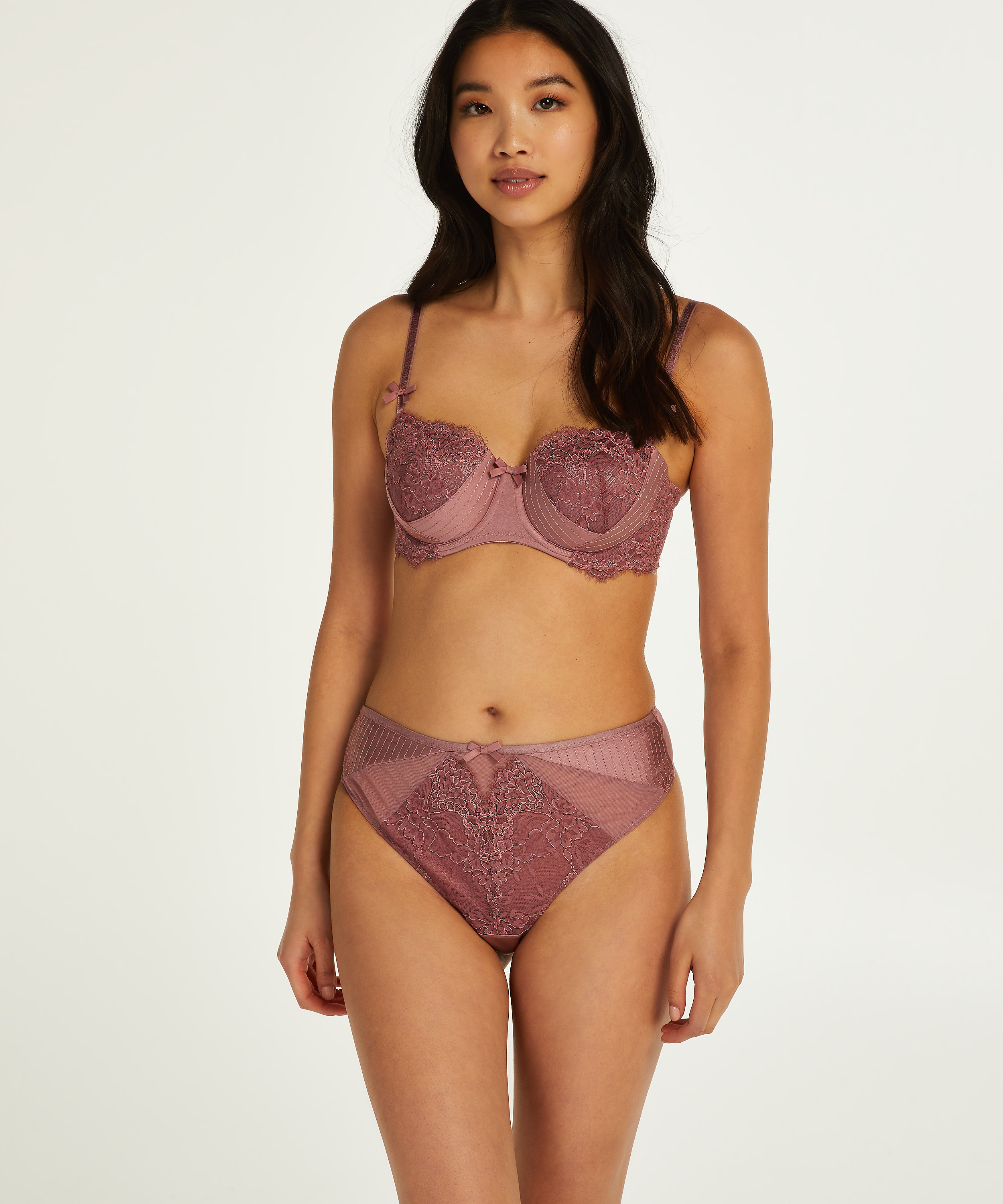 Tanga Odette, Morado, main