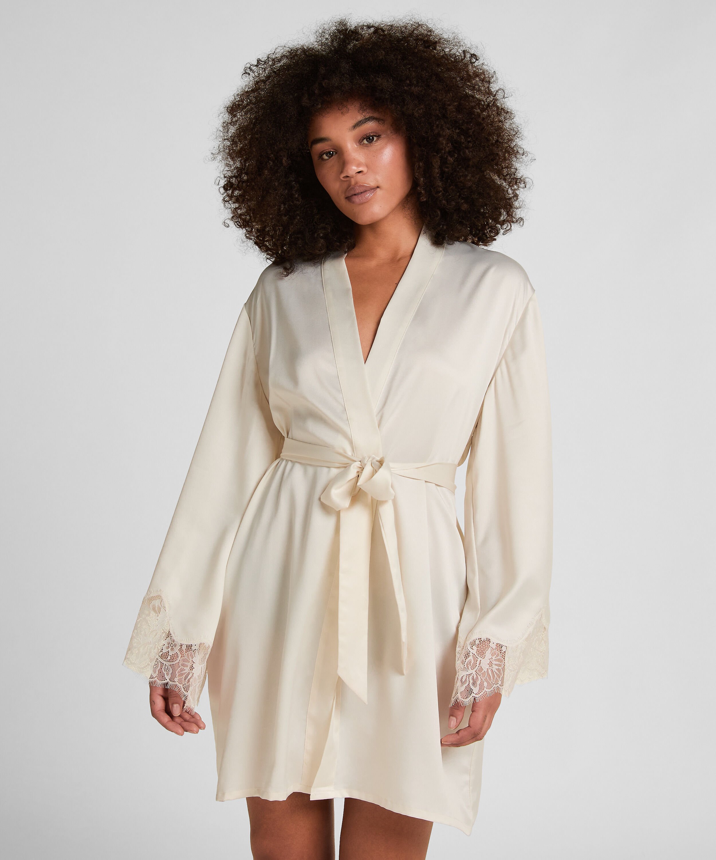Kimono de satén Valerie, Blanco Kimono de satén Valerie, Blanco