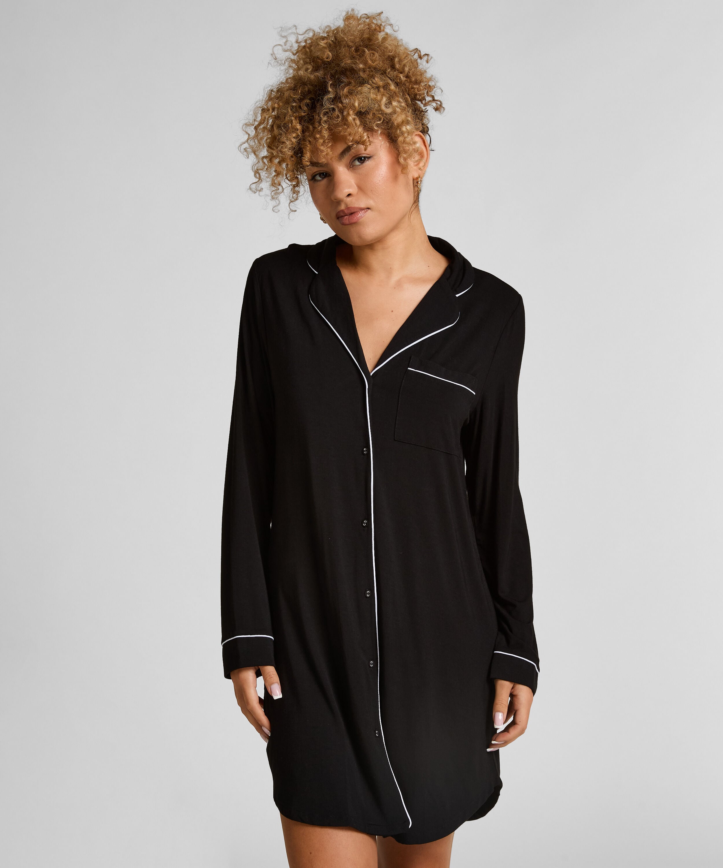 Vestido camisero de manga larga de jersey Essential, Negro