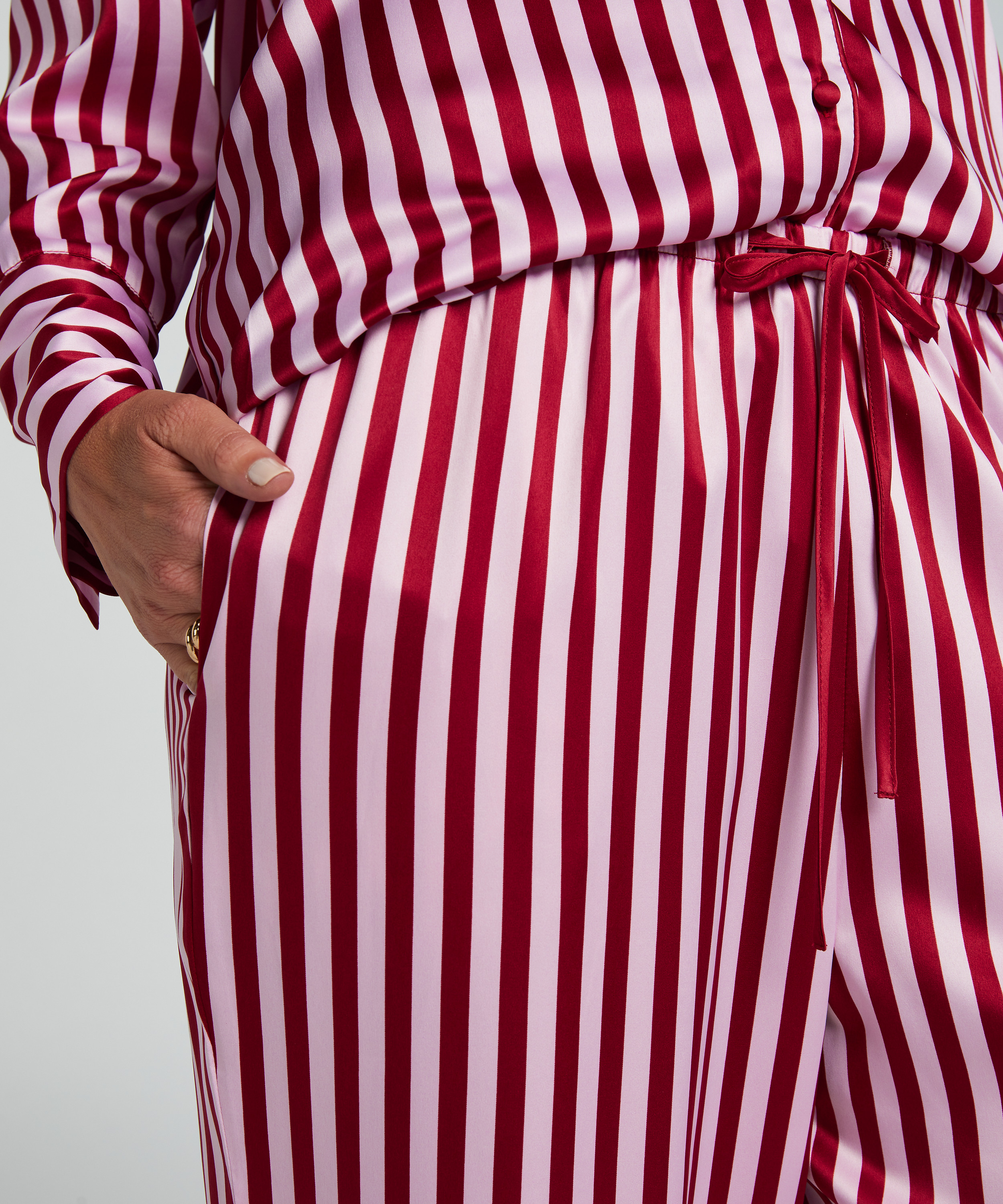 Pantal&oacute;n de sat&eacute;n, Rosa, main