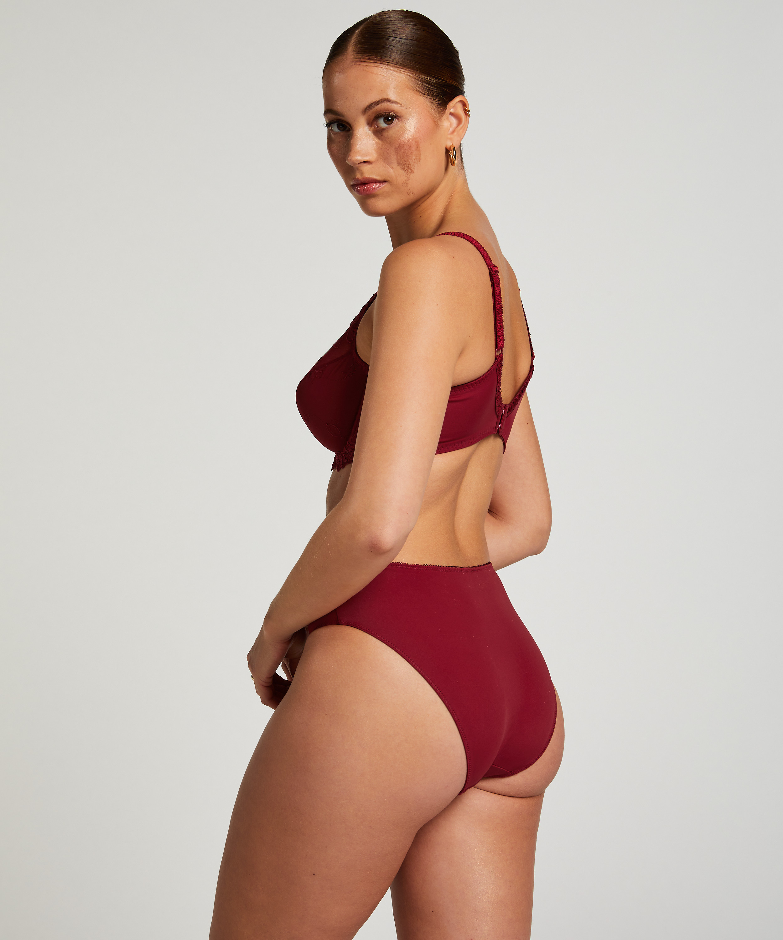 Braguita Diva, Rojo, main