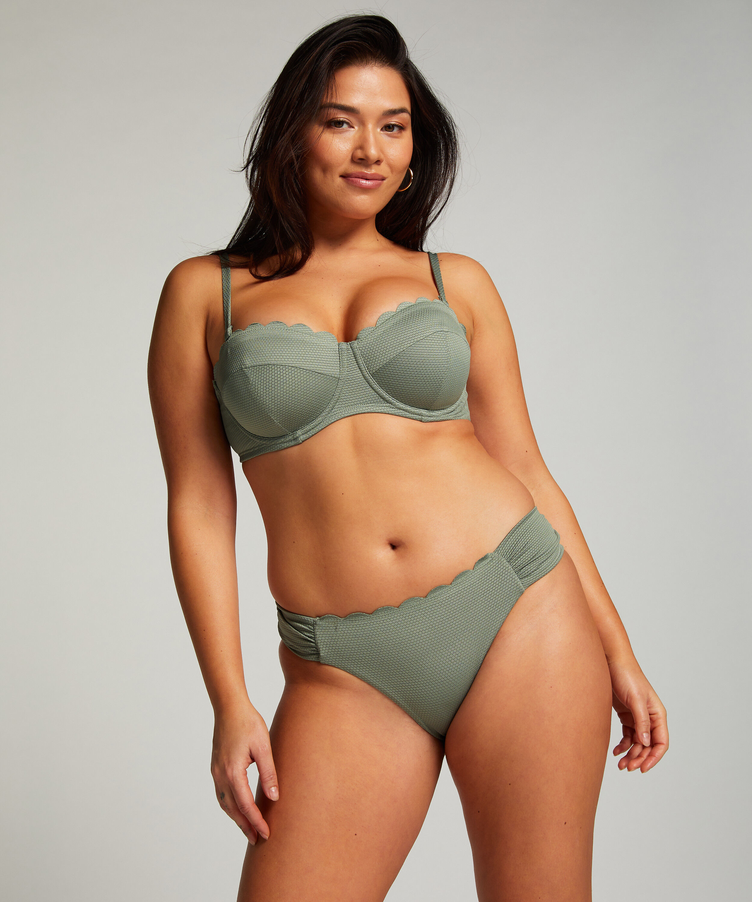 Top de bikini con aros, sin tiras y acolchado Scallop Copa E +, Verde
