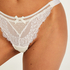 Tanga Bessie, Blanco