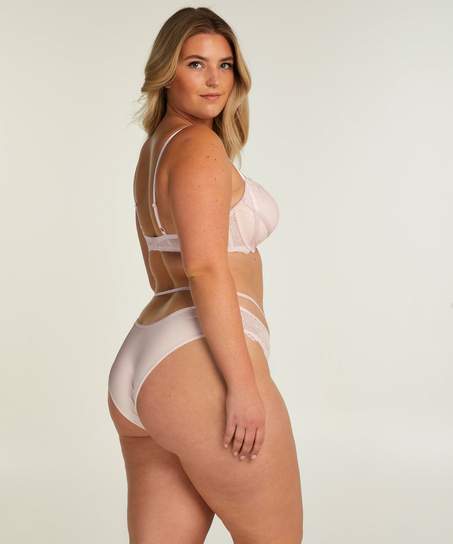 Brasile&ntilde;a Naomi, Rosa