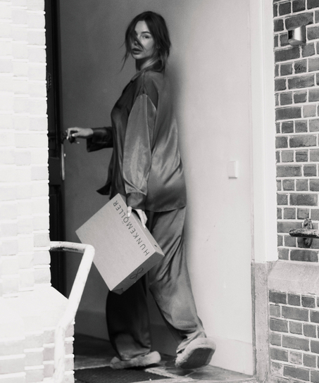 Pantal&oacute;n de sat&eacute;n, Azul