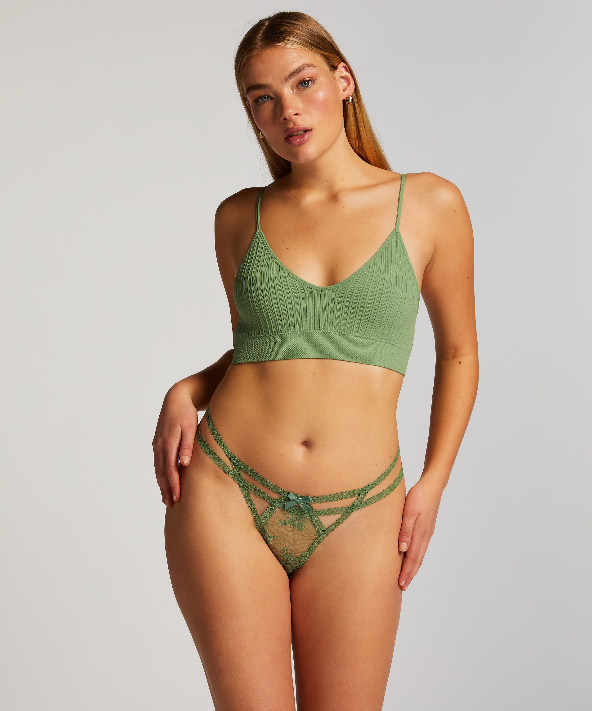 Tanga Irina, Verde, main