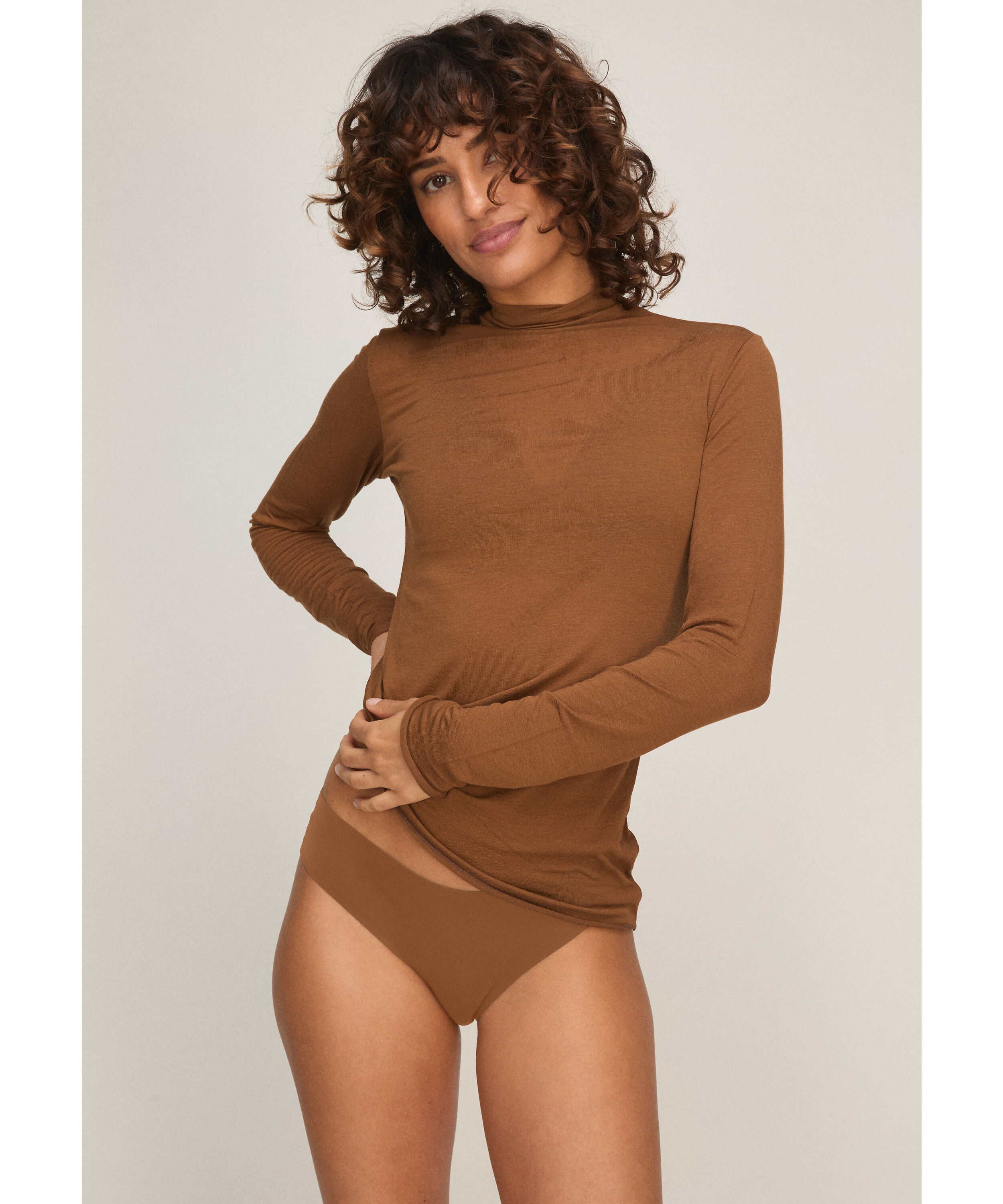 Camiseta de cachemir con cuello alto super suave