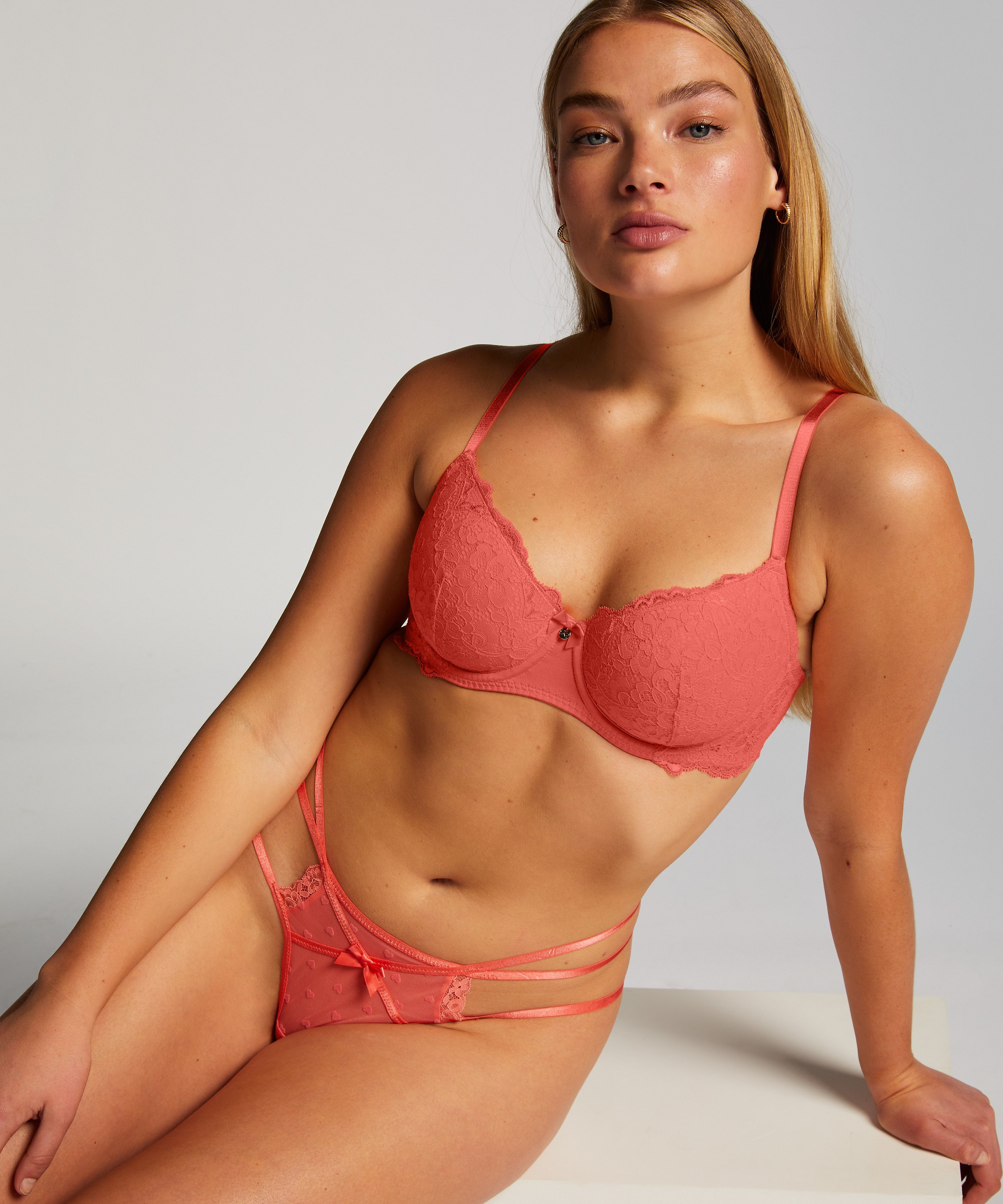 Tanga Melda, Rosa, main