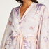 Kimono de sat&eacute;n, Rosa