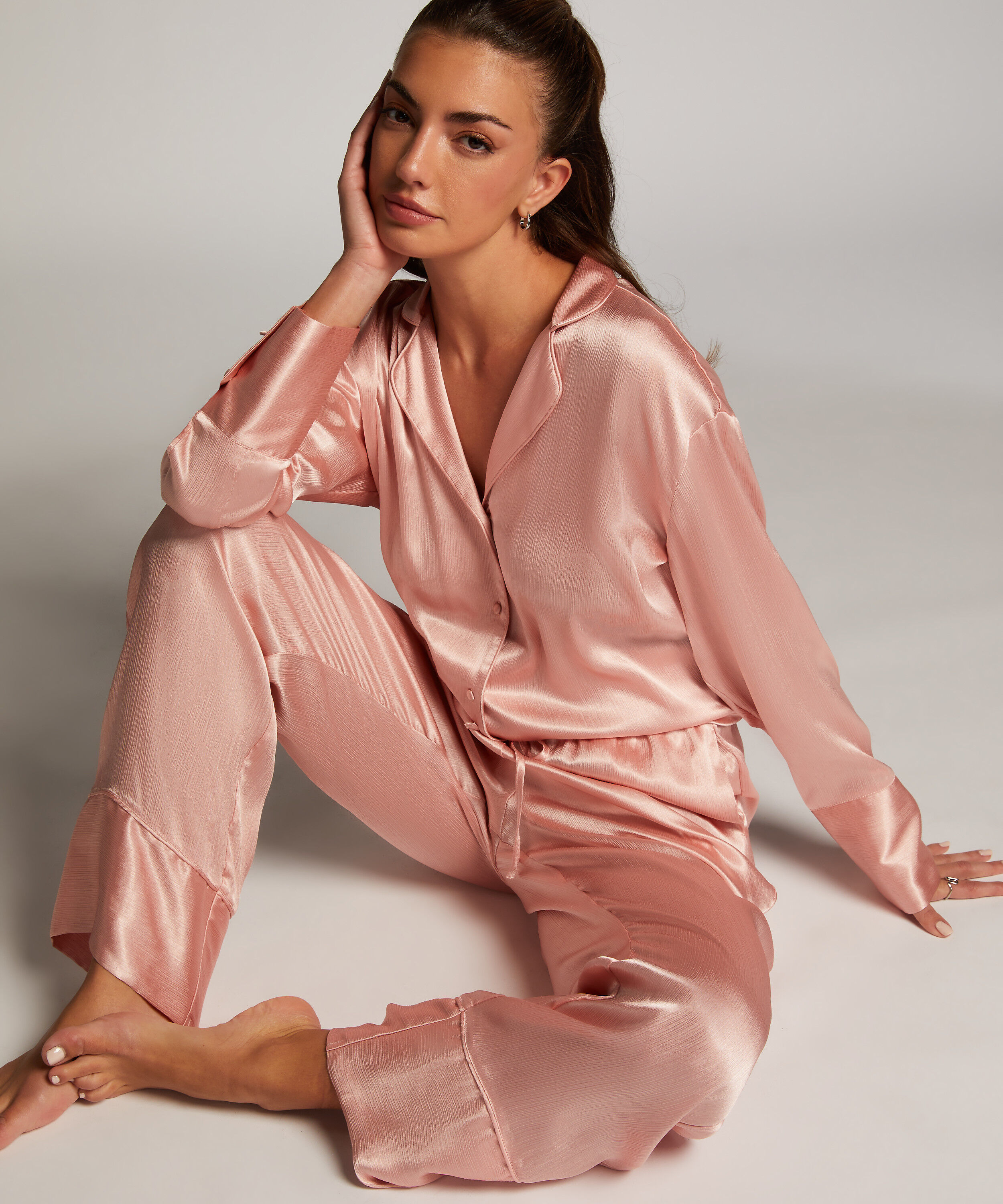 Pantalón de satén, Rosa