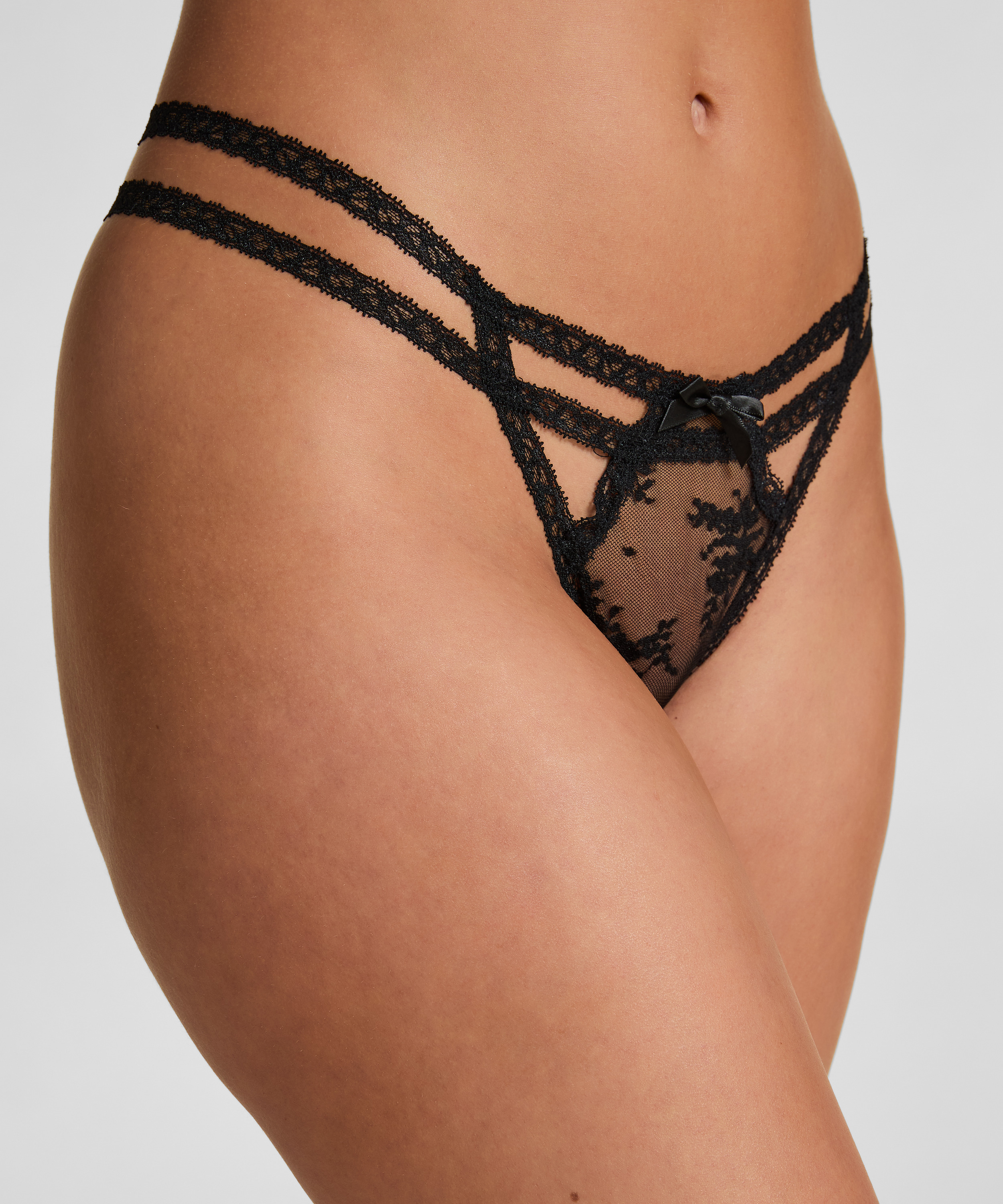 Tanga Irina, Negro, main